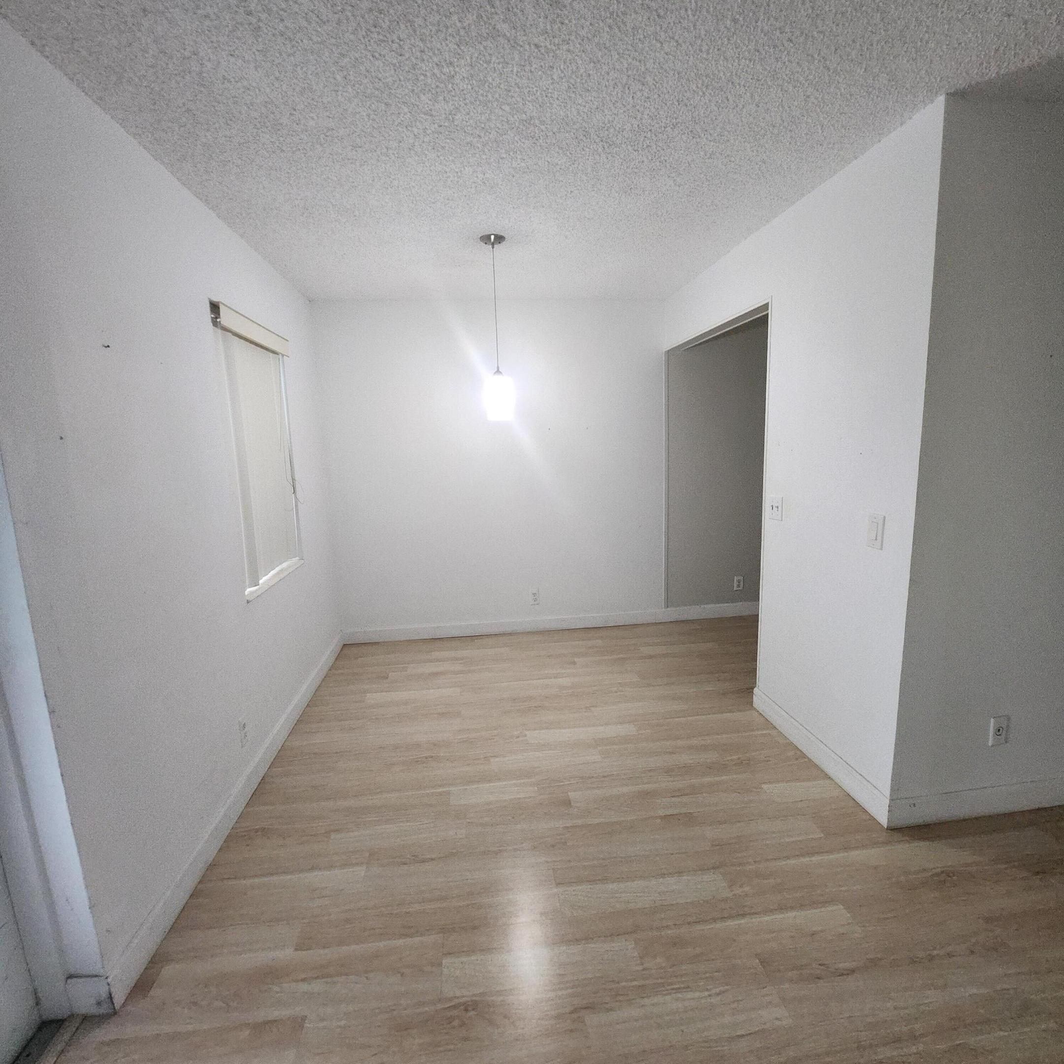 643 Durham W Property Photo 6