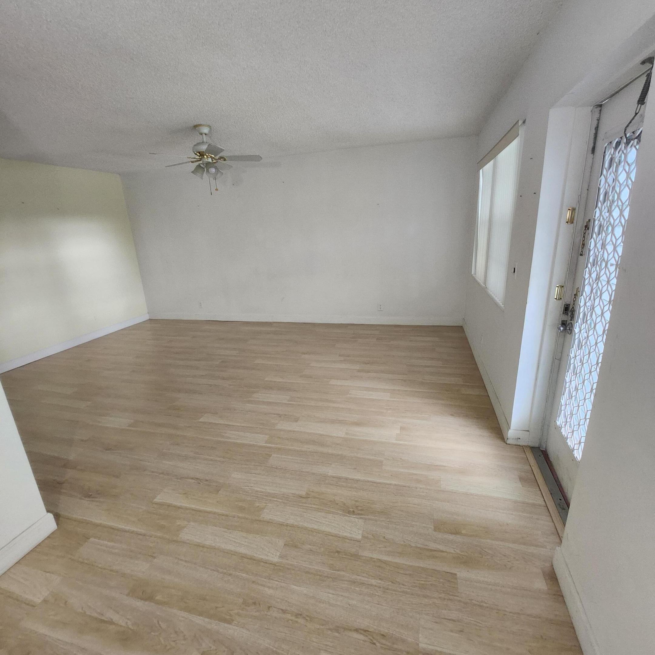 643 Durham W Property Photo 7