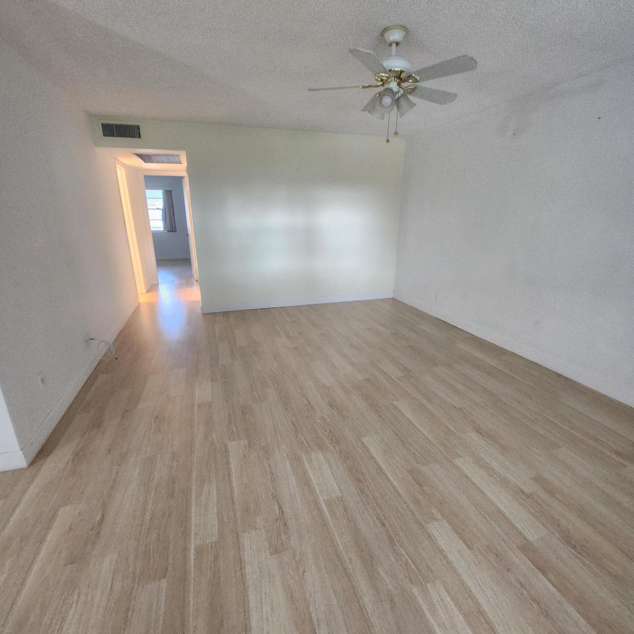 643 Durham W Property Photo 8