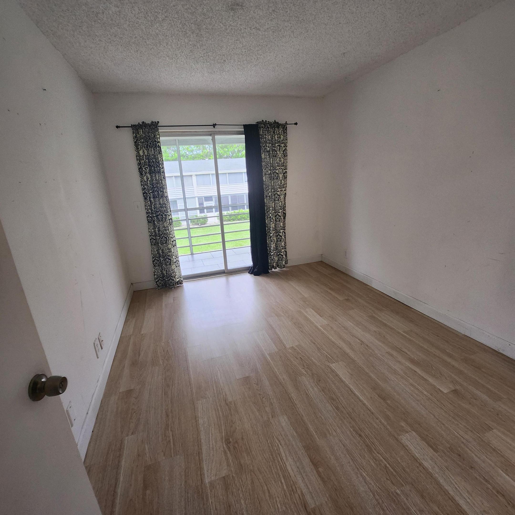 643 Durham W Property Photo 11