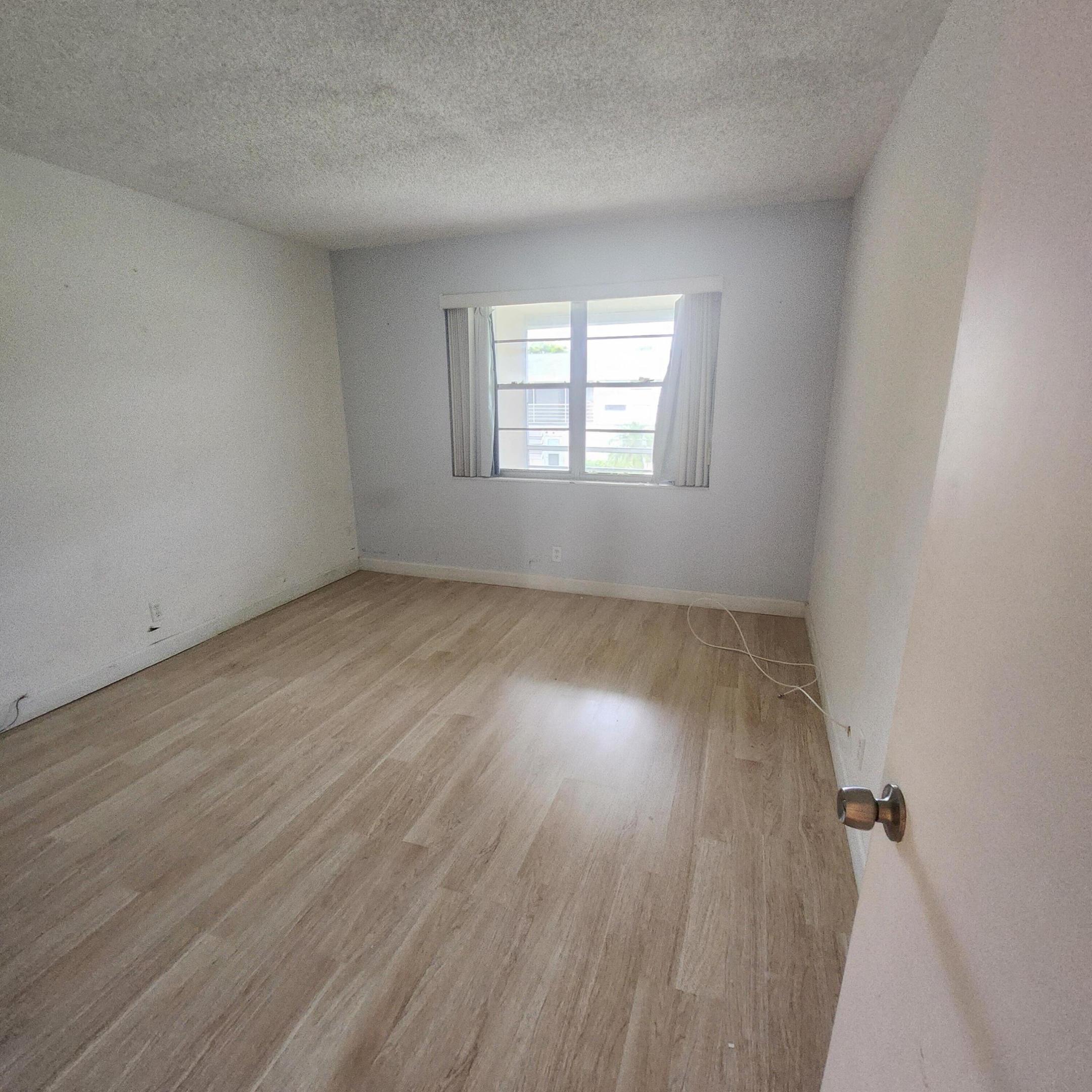 643 Durham W Property Photo 13