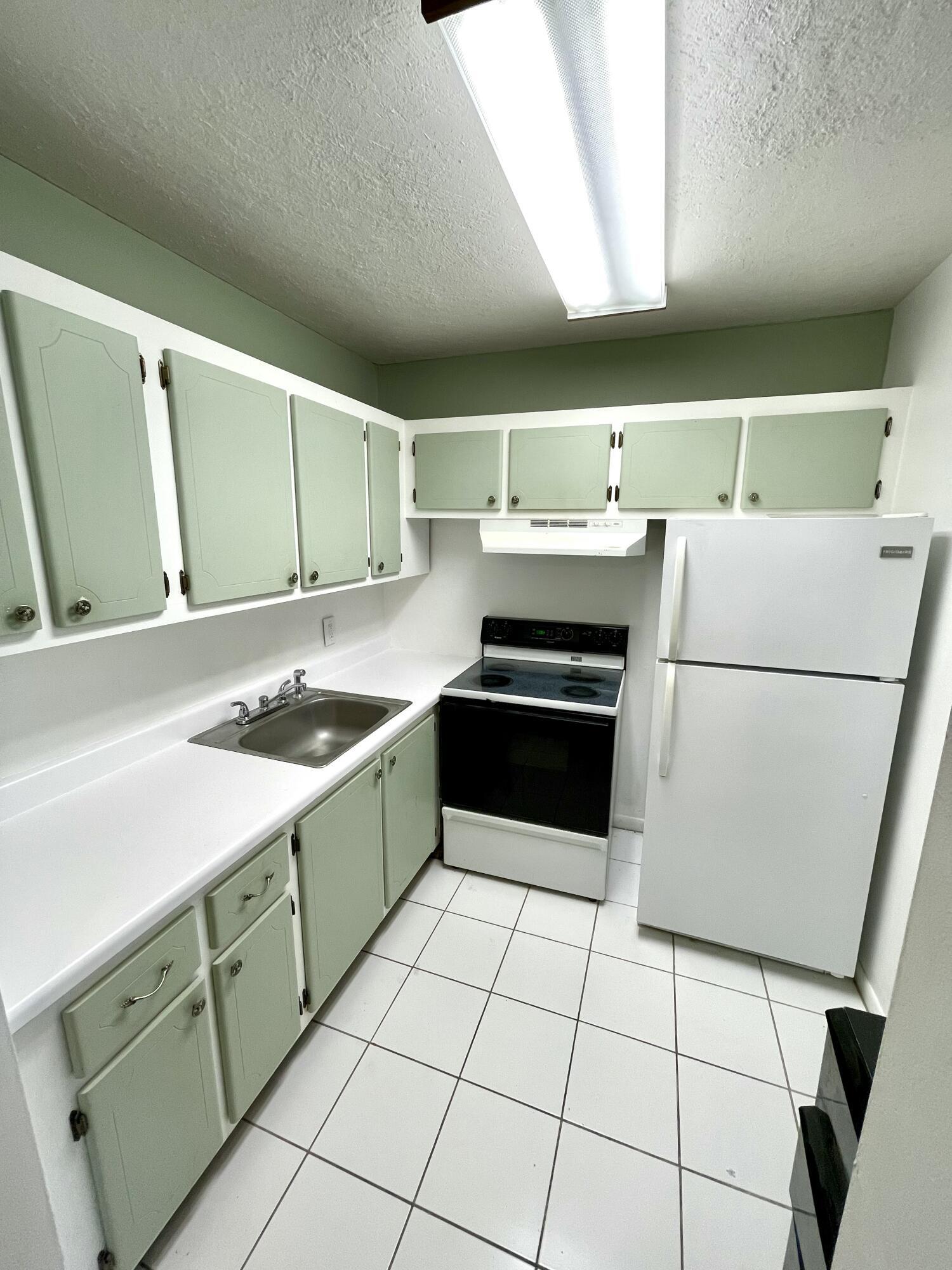 201 Canterbury I Property Photo 5