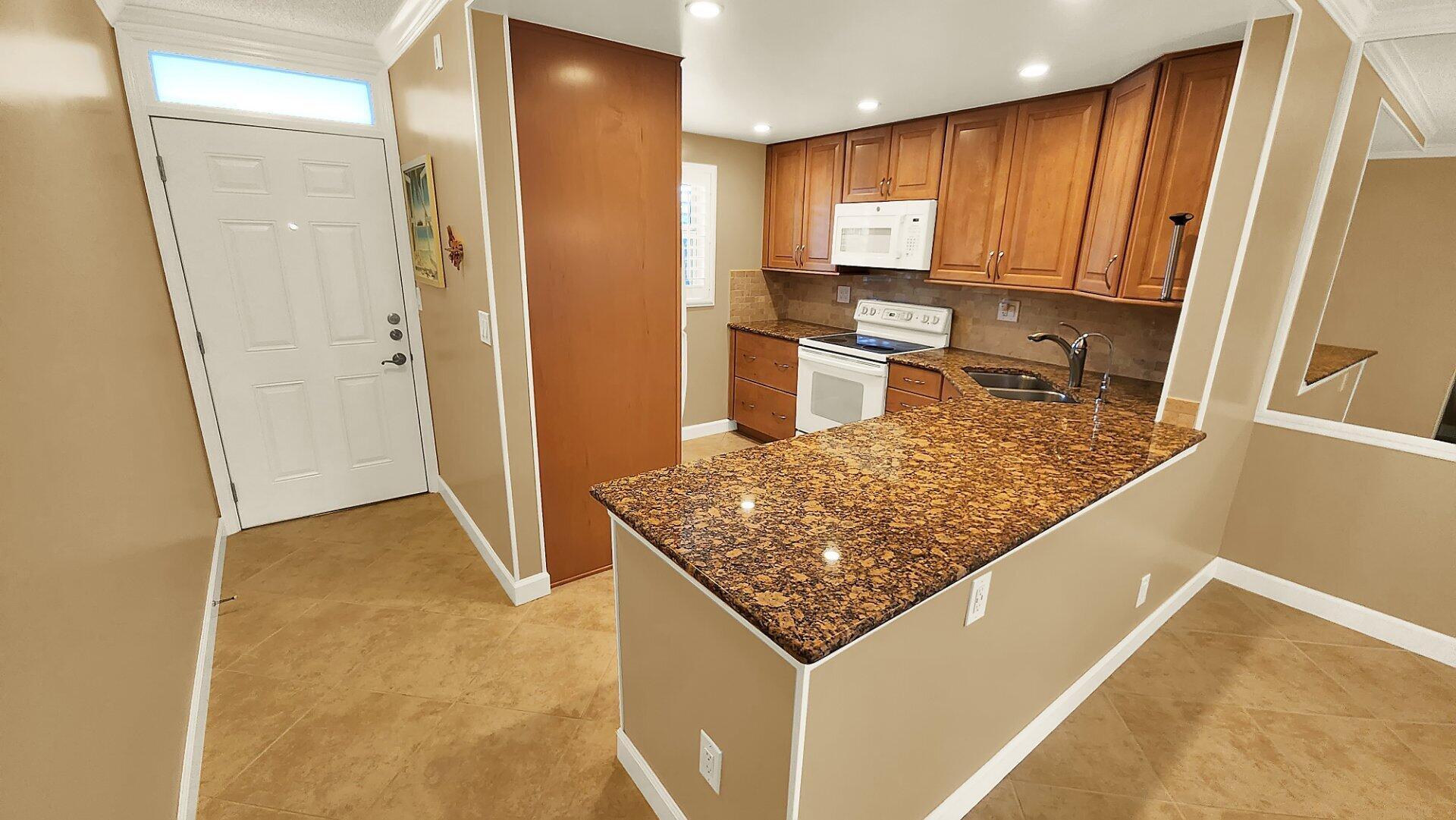 1541 S Ocean Boulevard 211 Property Photo 7