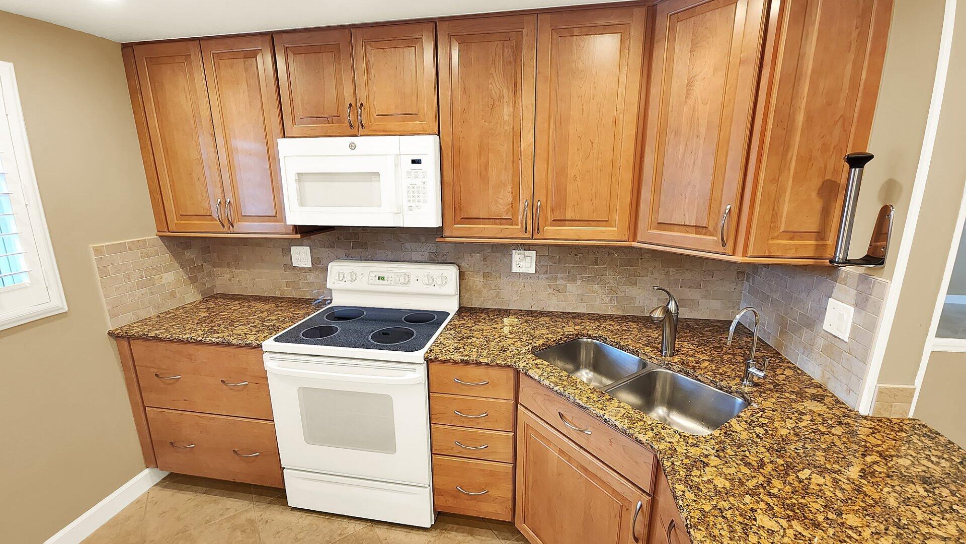 1541 S Ocean Boulevard 211 Property Photo 8