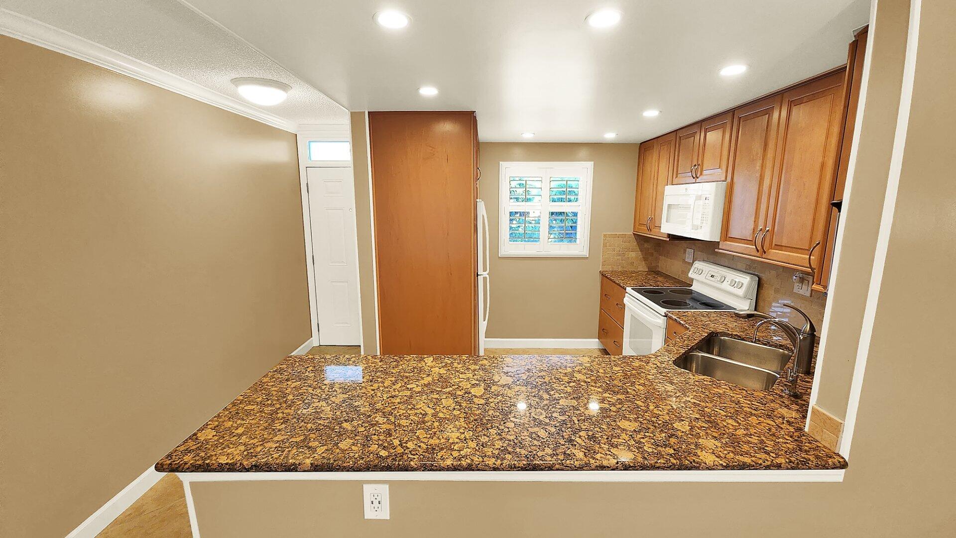 1541 S Ocean Boulevard 211 Property Photo 9