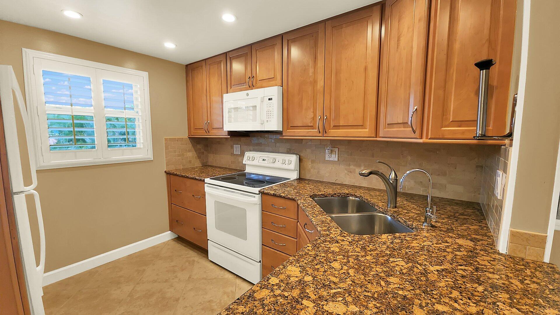 1541 S Ocean Boulevard 211 Property Photo 11