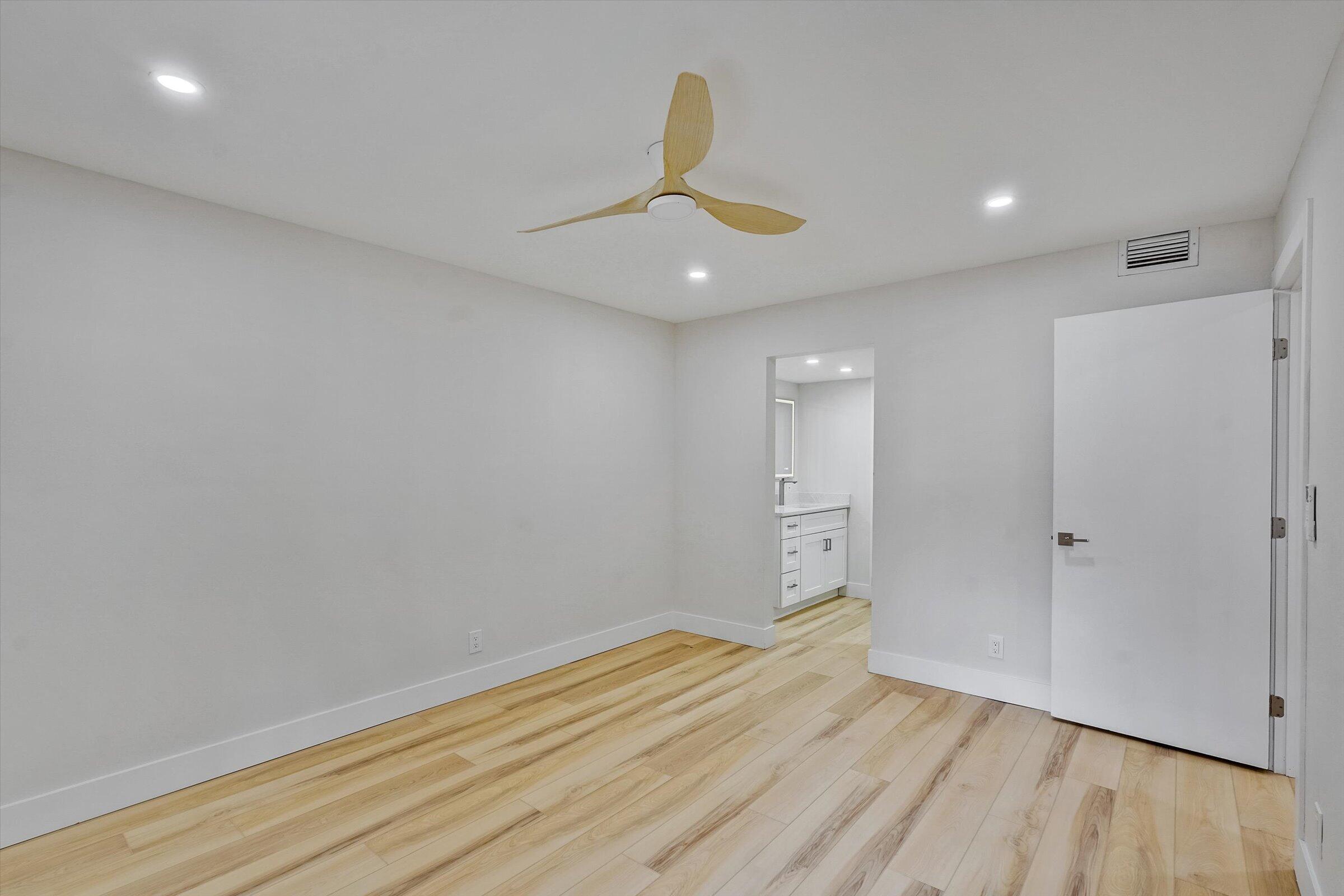 5220 Las Verdes Circle 321 Property Photo 17