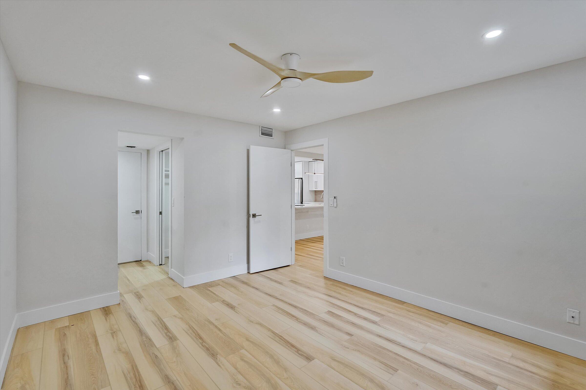 5220 Las Verdes Circle 321 Property Photo 18