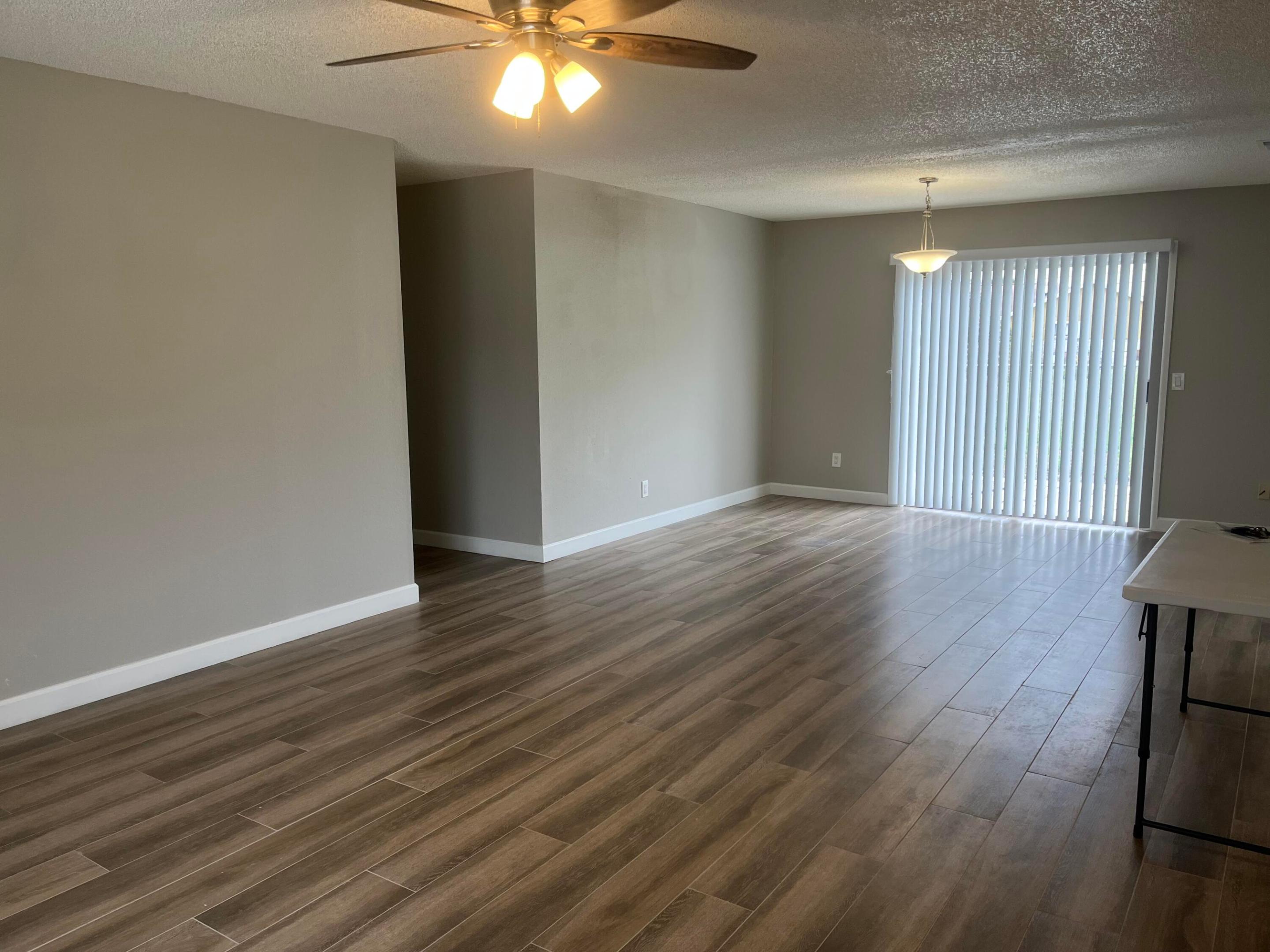 2122 Se Heathwood Circle Property Photo 3