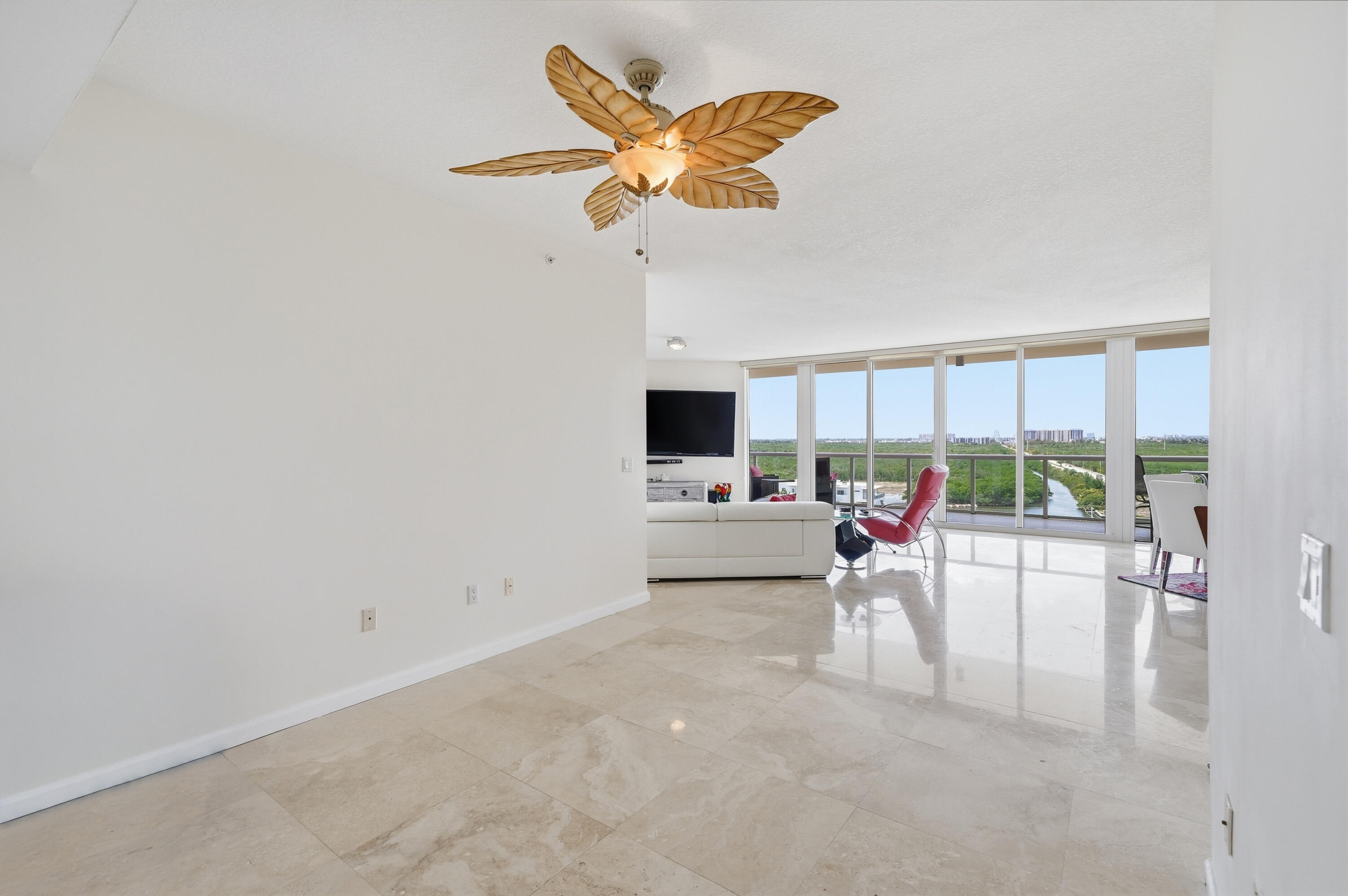 6051 N Ocean Drive 1003 Property Photo 17