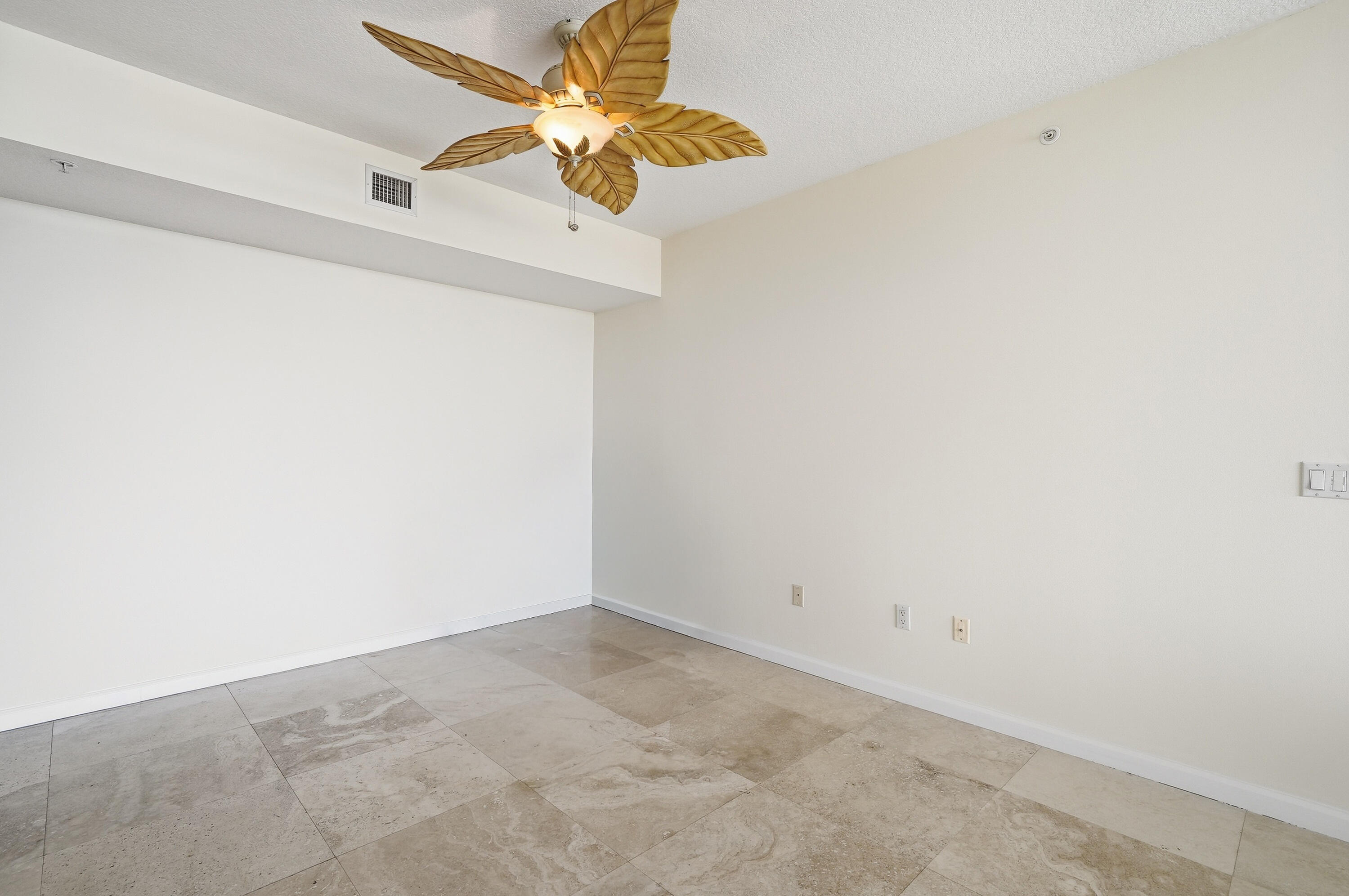 6051 N Ocean Drive 1003 Property Photo 18