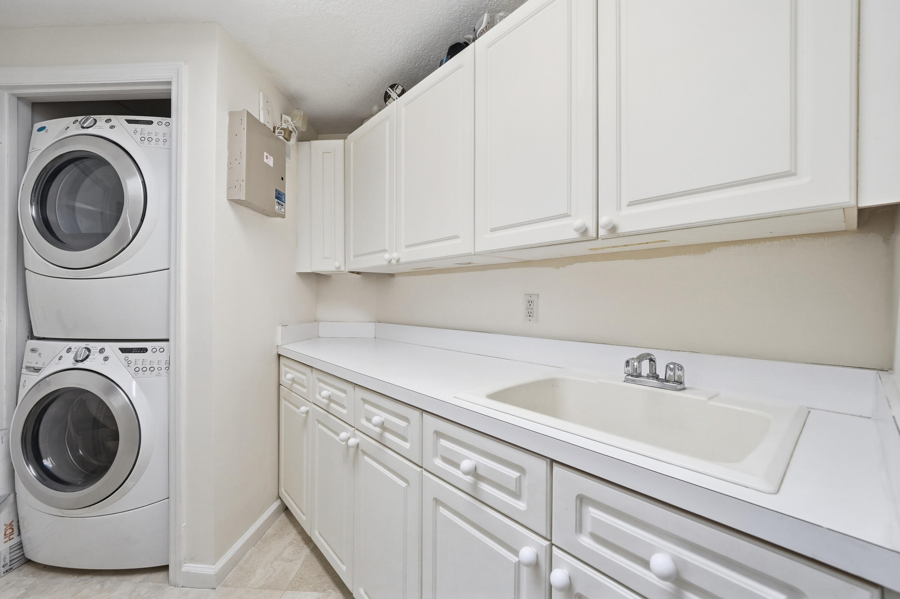 6051 N Ocean Drive 1003 Property Photo 40
