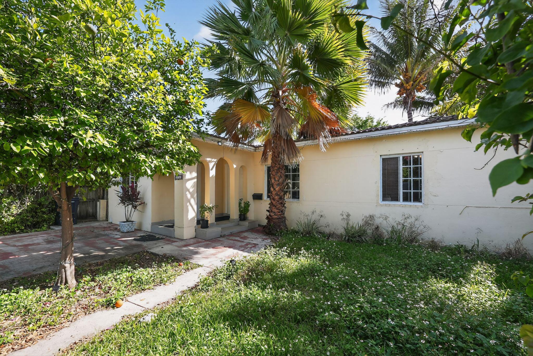 2131 Biarritz Drive Property Photo 1