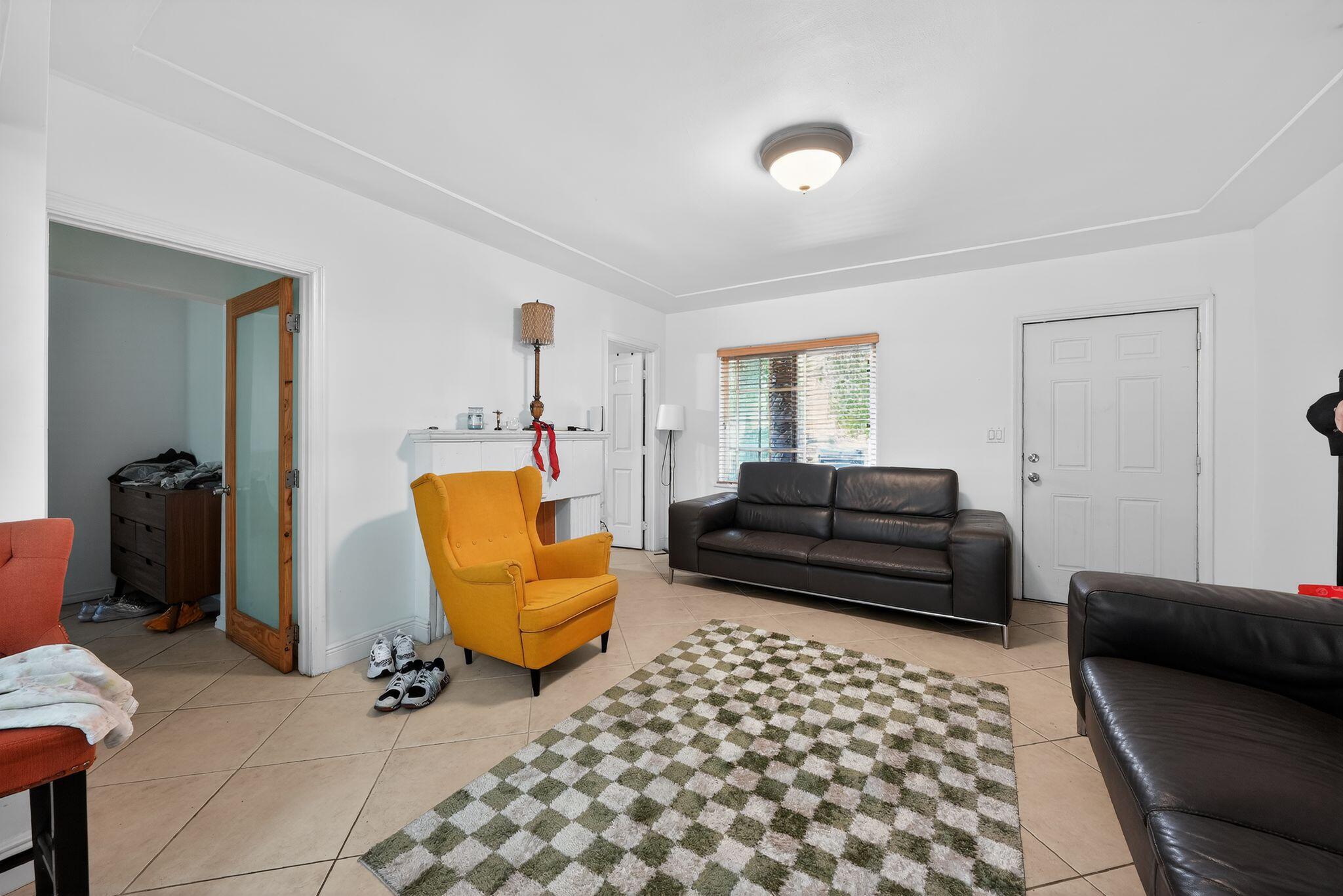 2131 Biarritz Drive Property Photo 4
