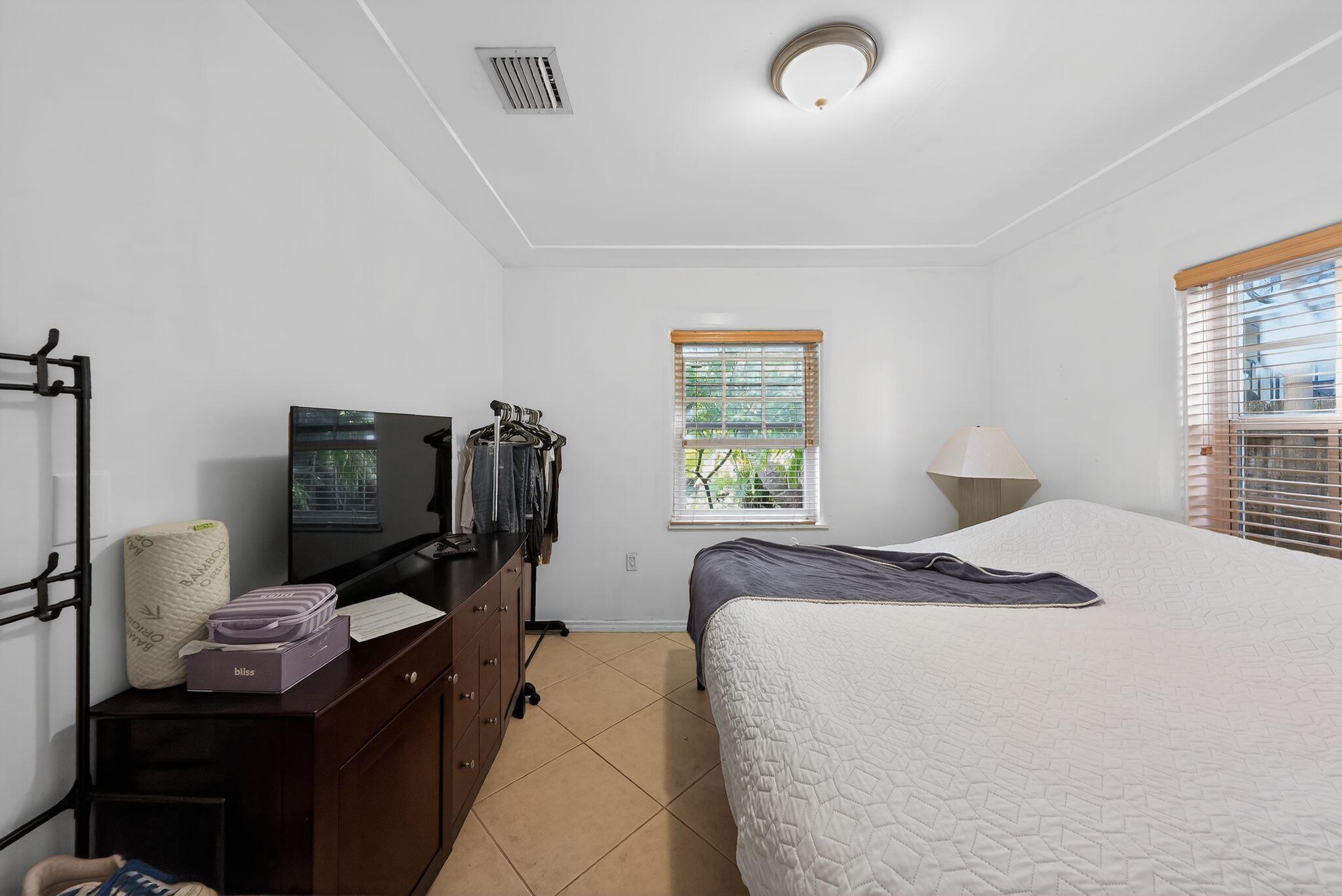 2131 Biarritz Drive Property Photo 6