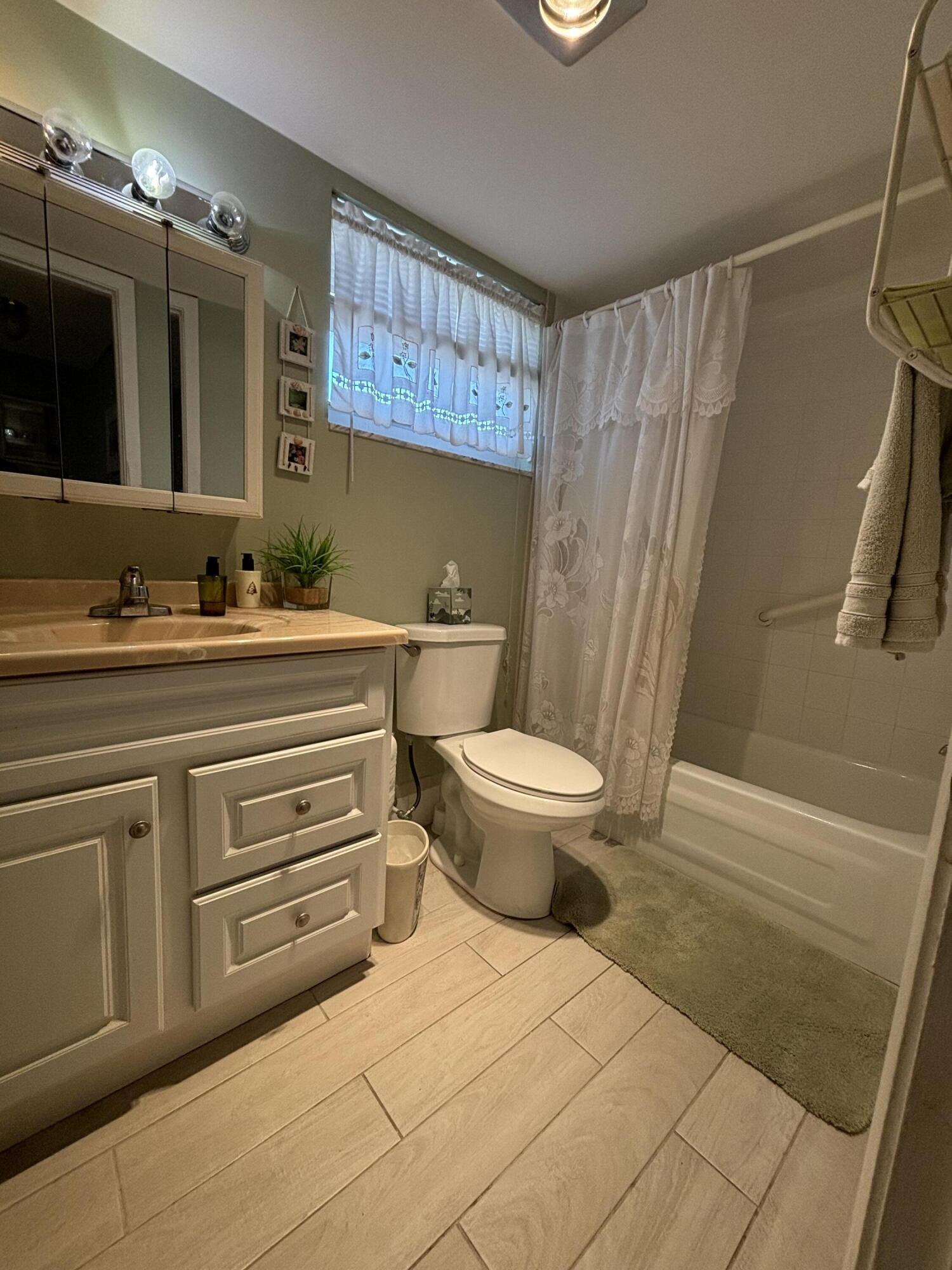 725 Lori Drive 203 Property Photo 3