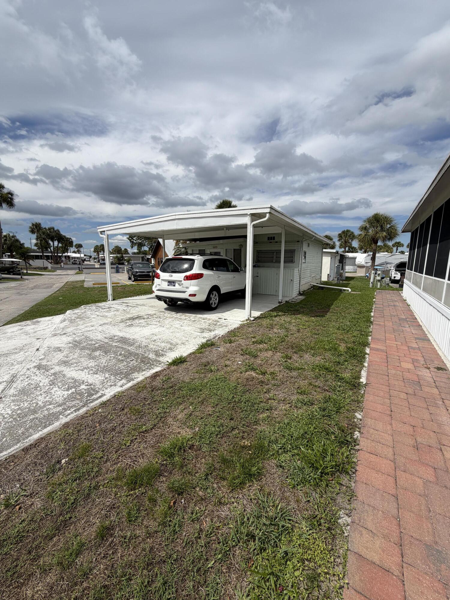 6657 Se 56th Ln Property Photo 2