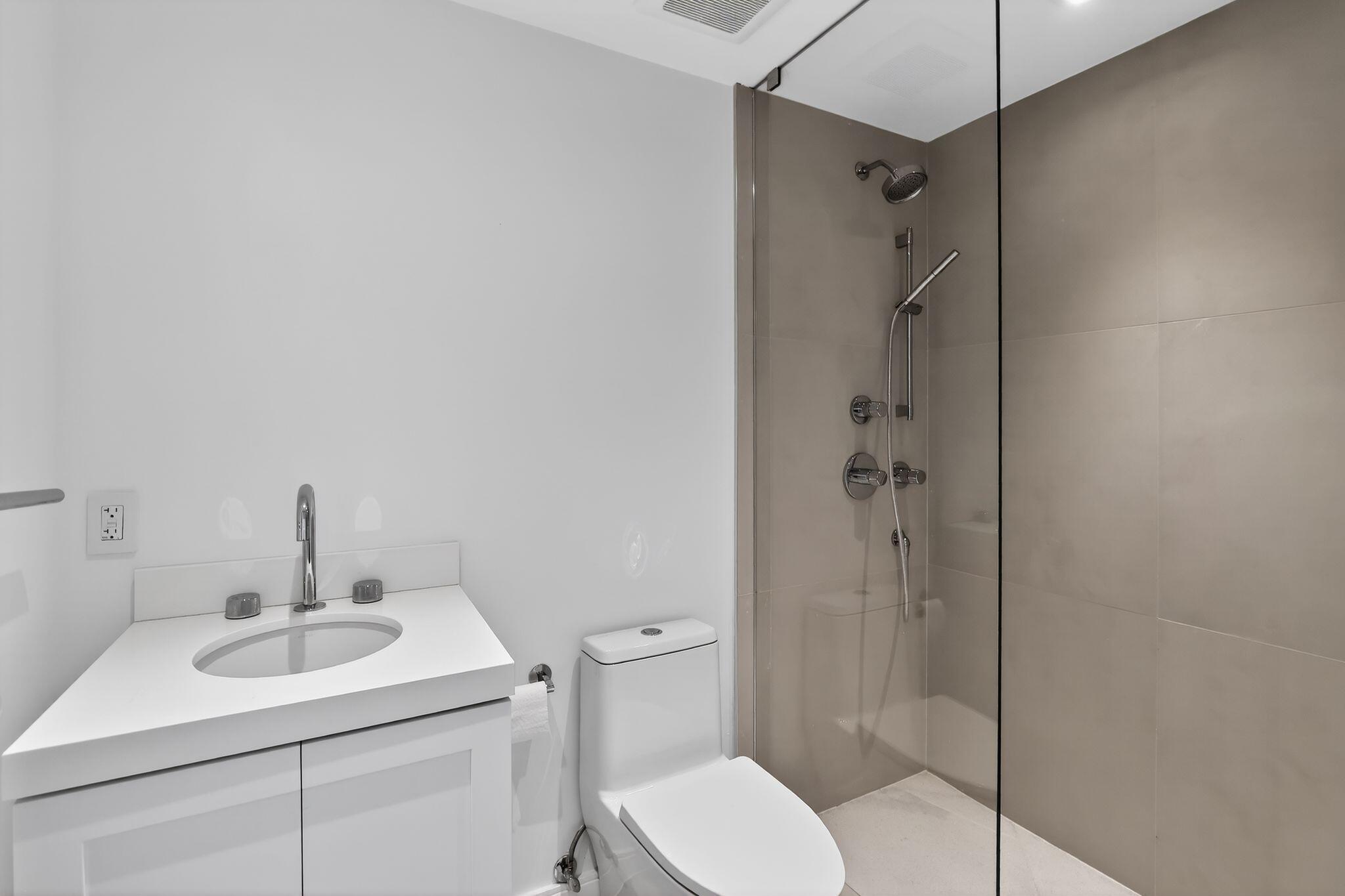 120 Jefferson Avenue Property Photo 23