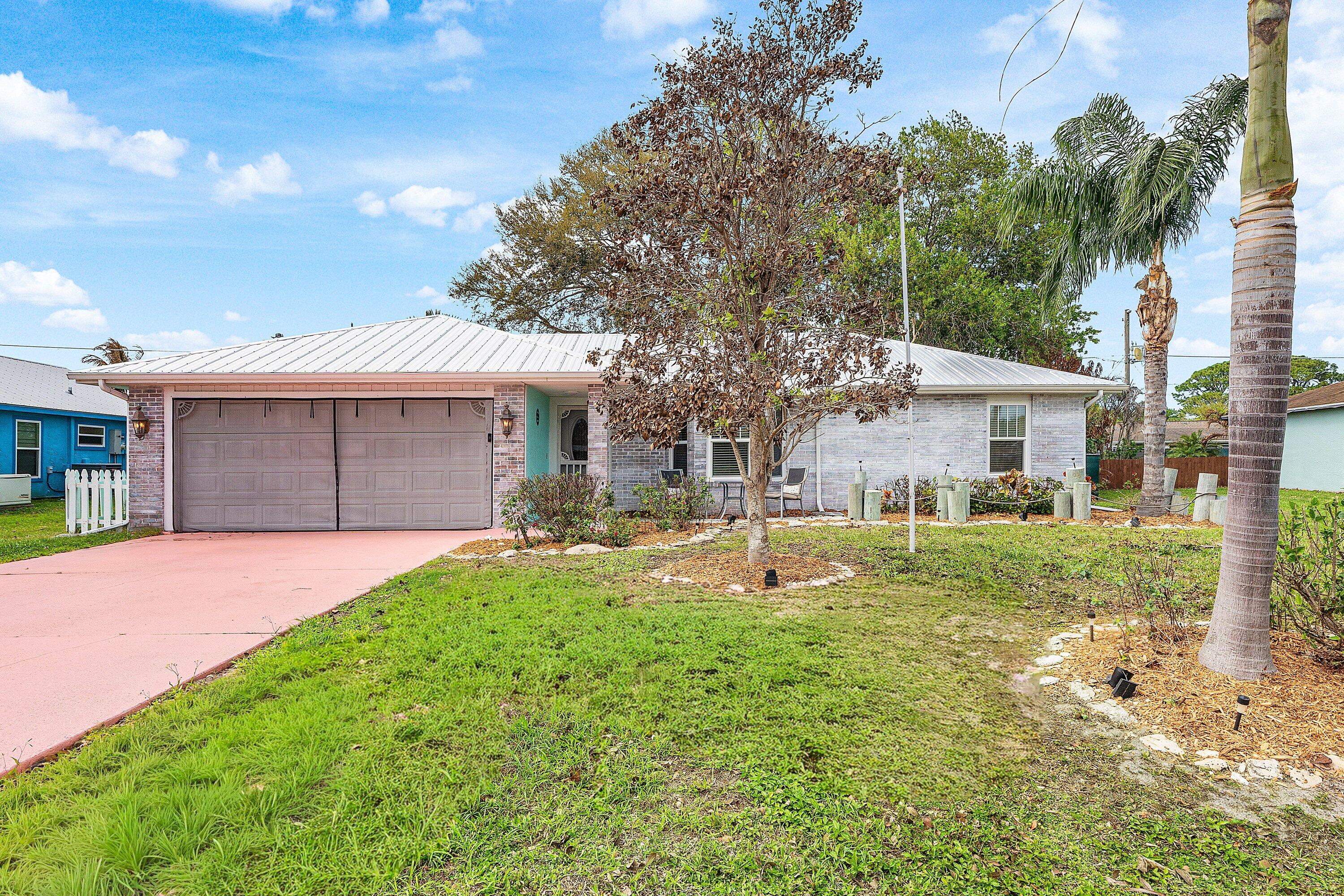 2114 SE Midtown Road Property Photo 1