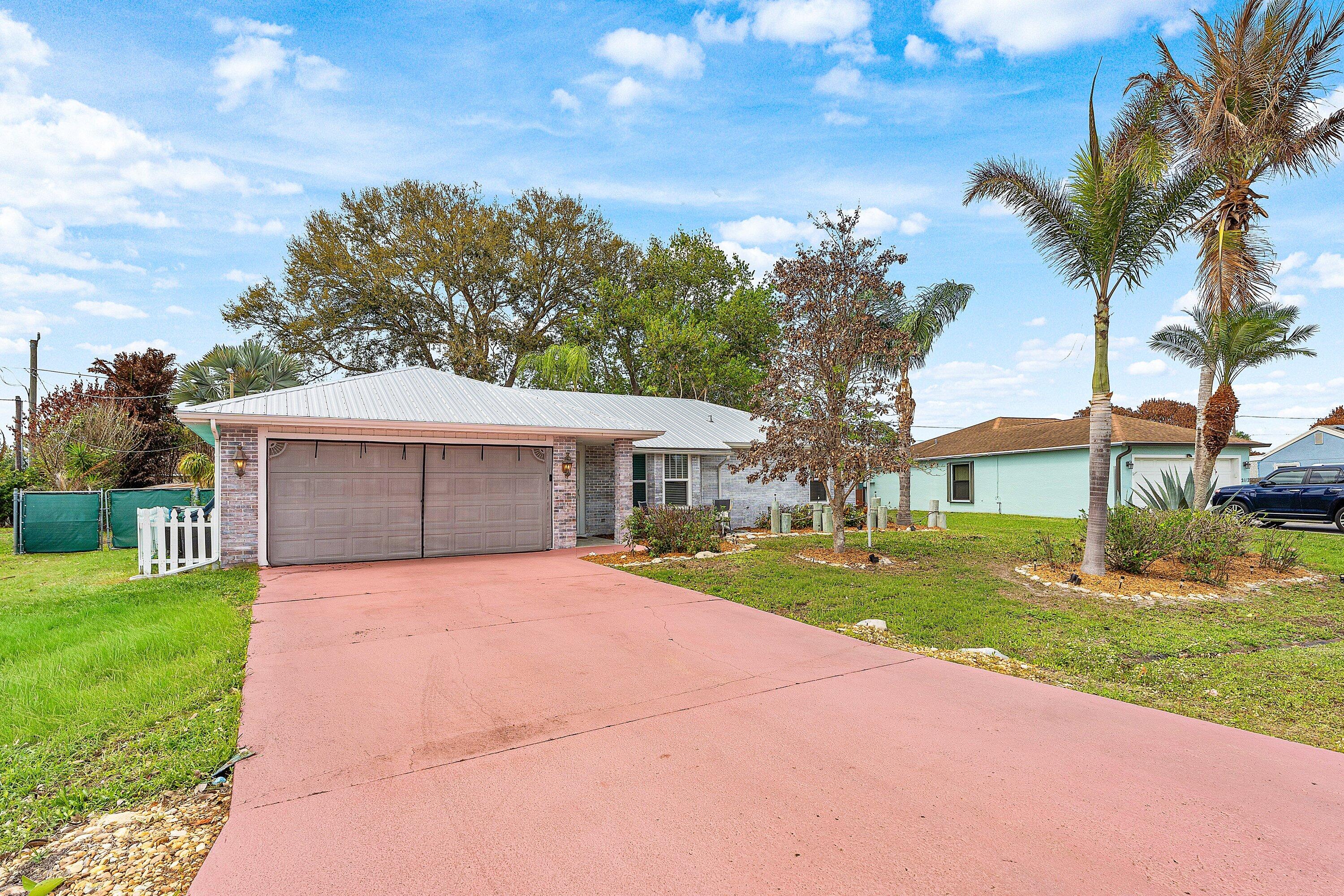 2114 Se Midtown Road Property Photo 3