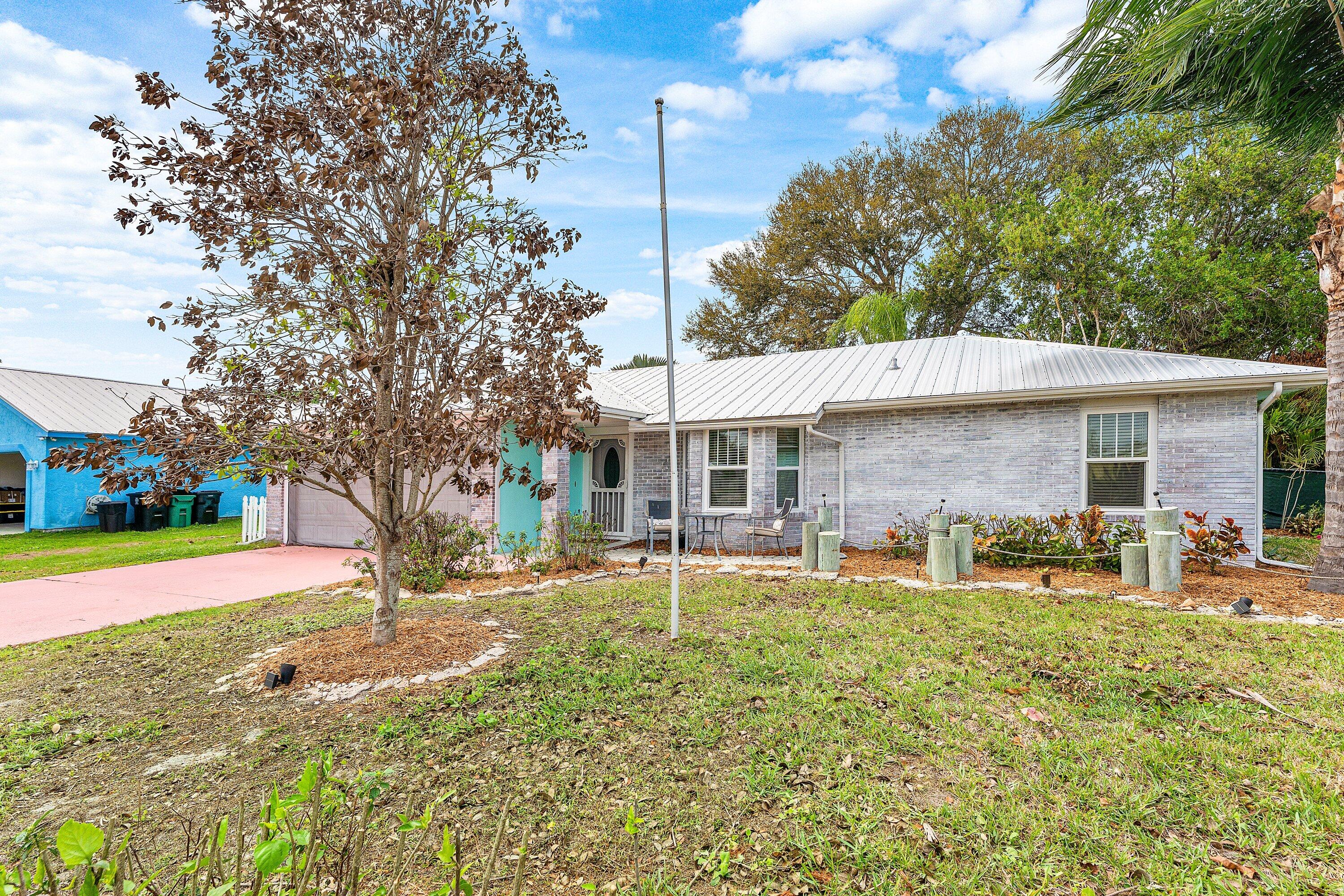 2114 Se Midtown Road Property Photo 4