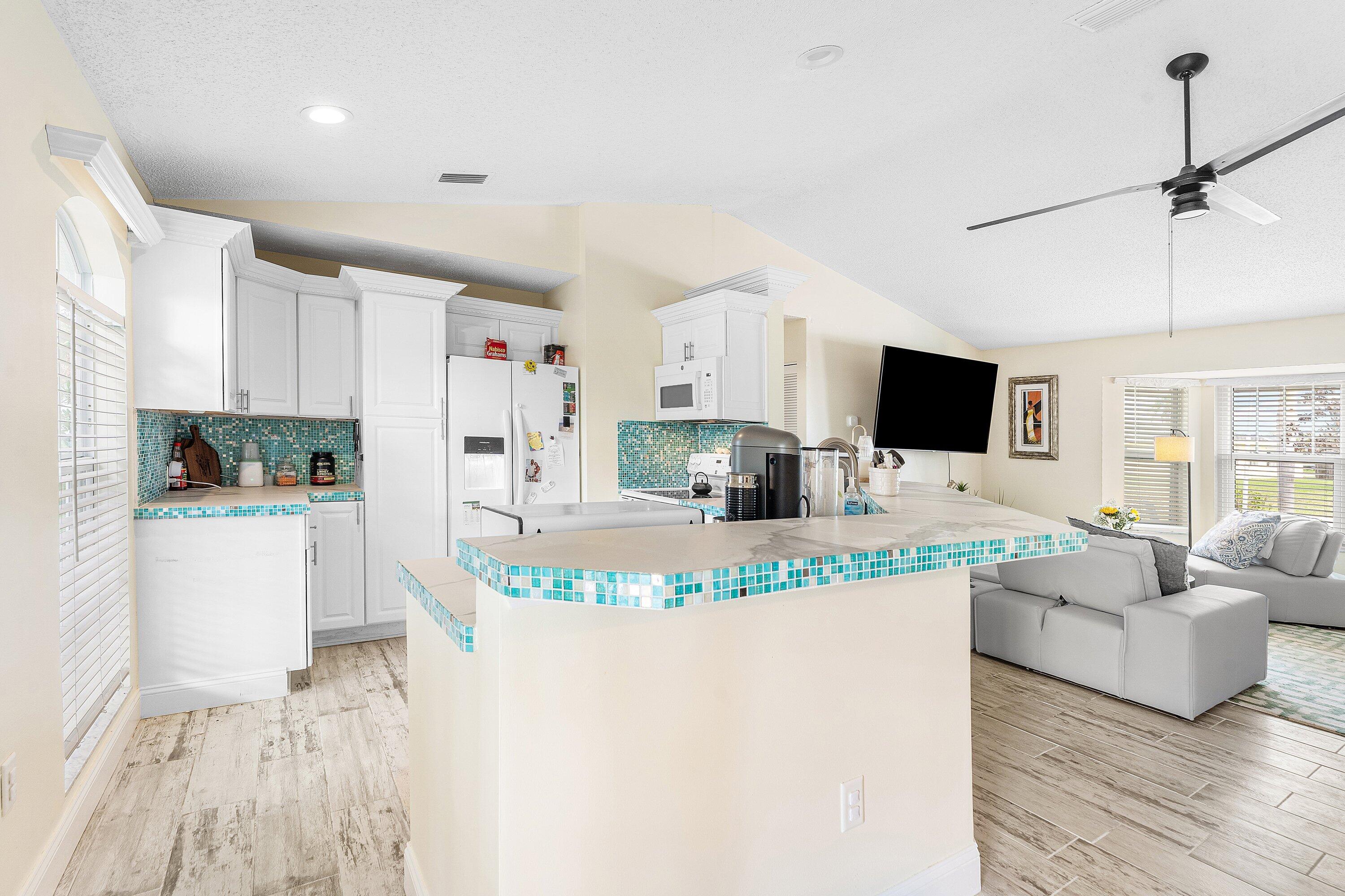 2114 Se Midtown Road Property Photo 11