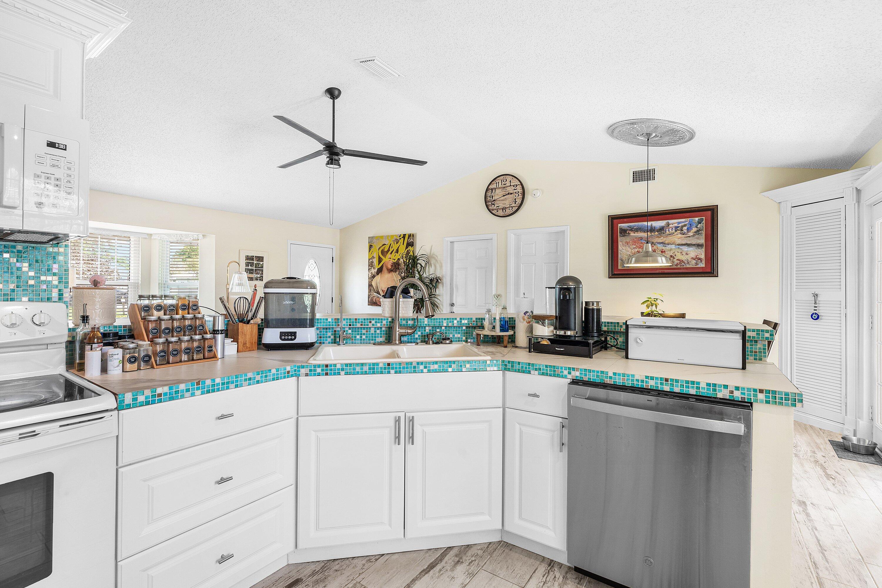 2114 Se Midtown Road Property Photo 14