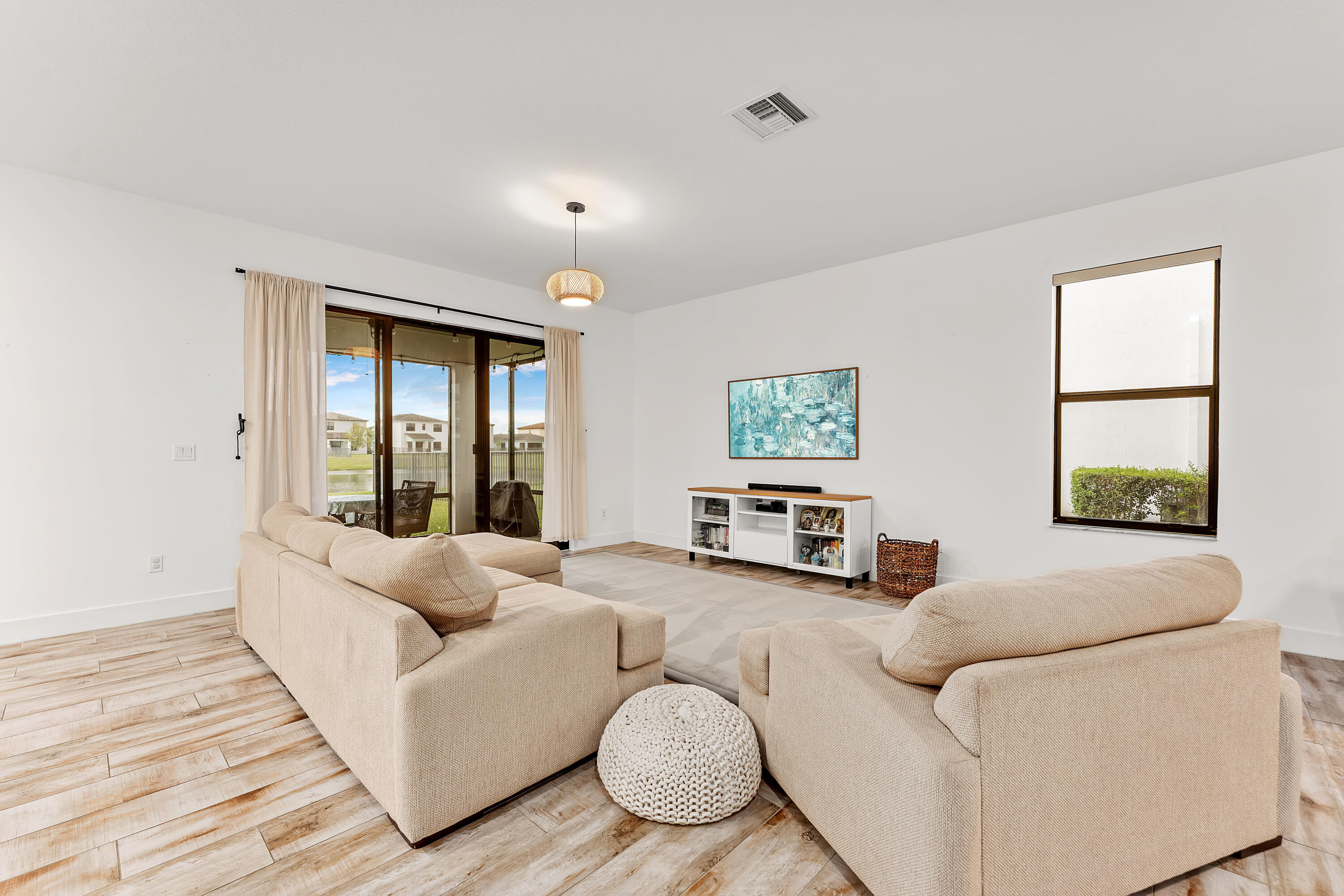 16235 Sandy Shore Drive Property Photo 7