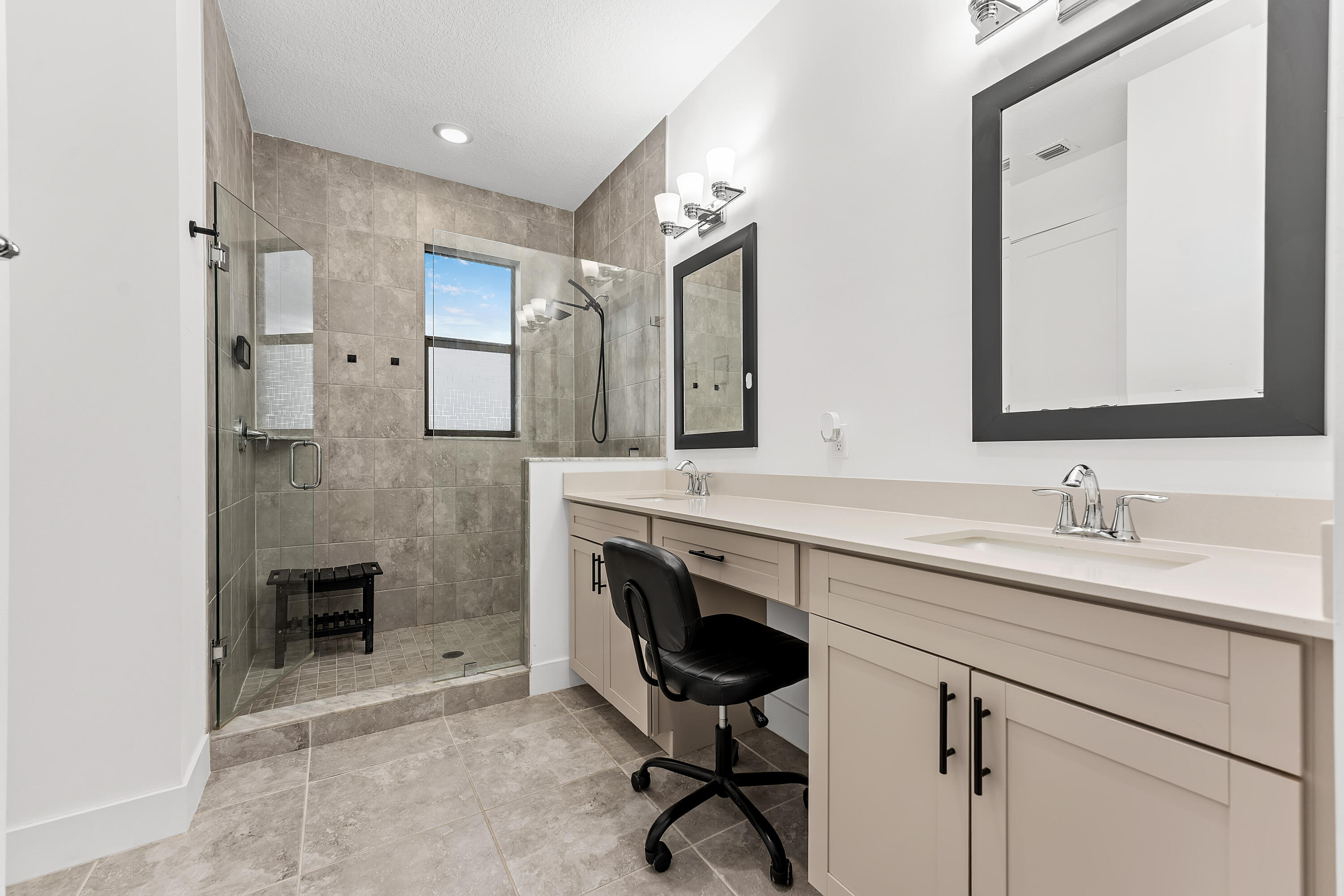 16235 Sandy Shore Drive Property Photo 16