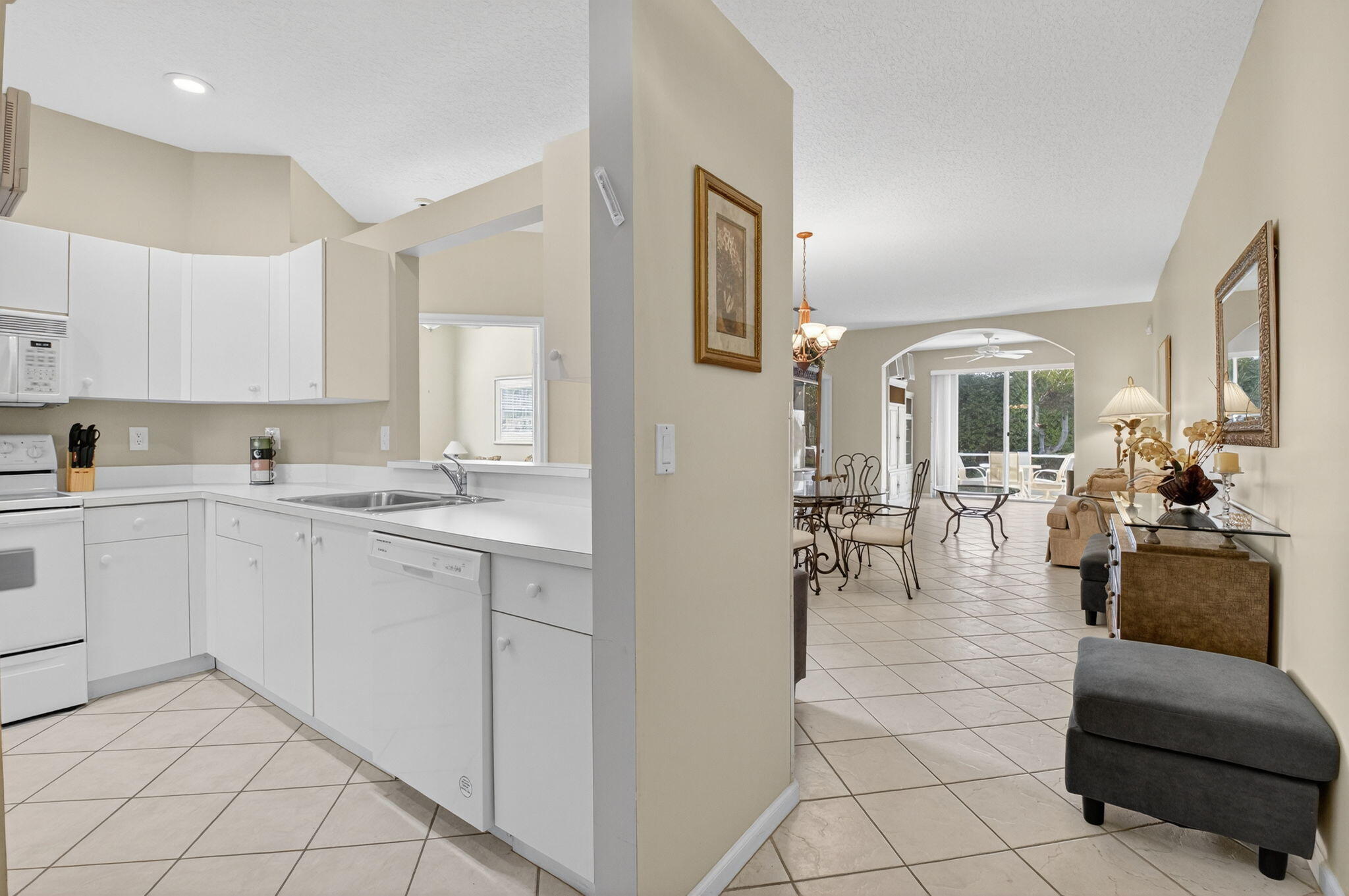 10612 Royal Caribbean Circle Property Photo 7