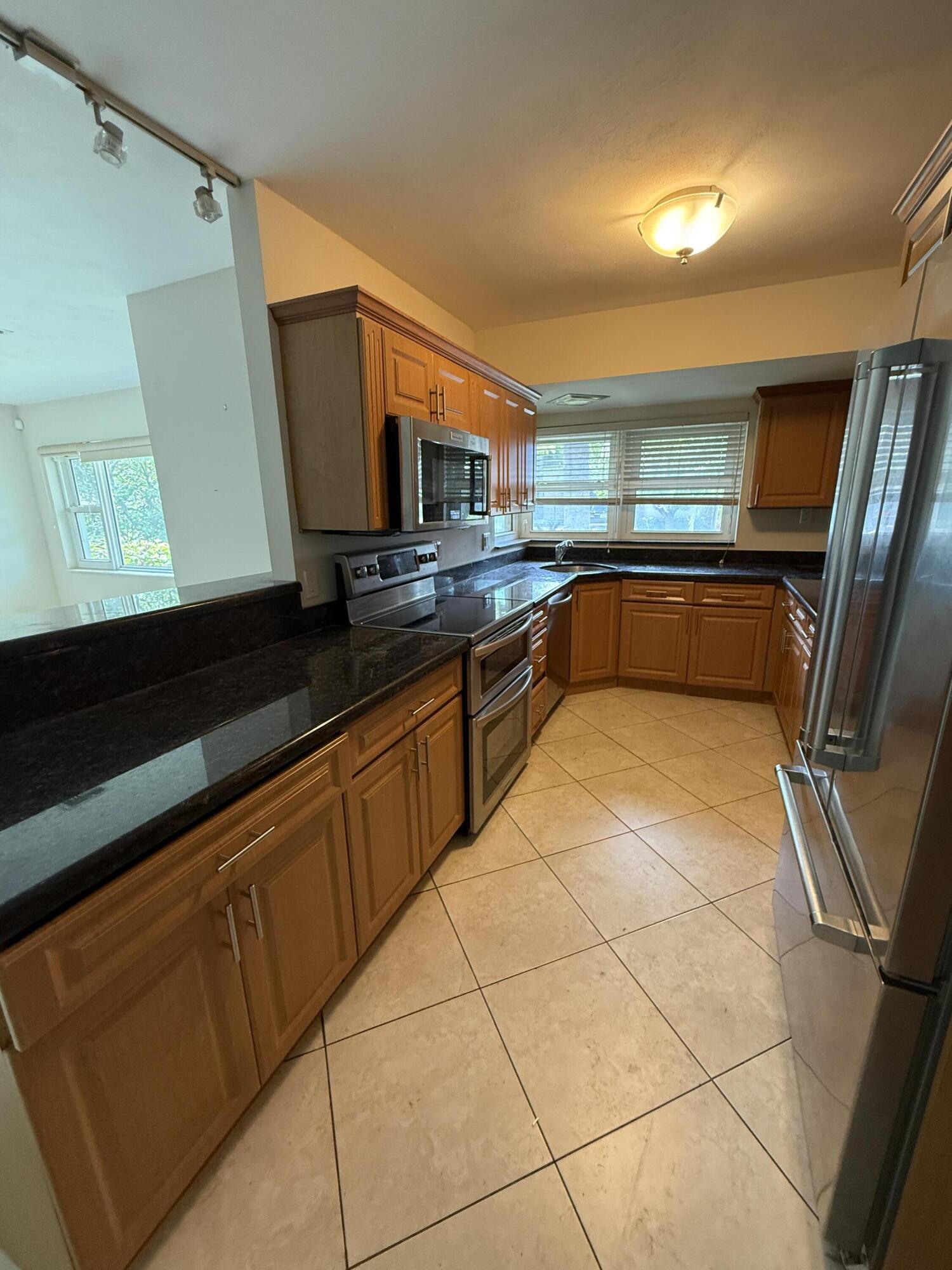 2456 Middle River Drive Property Photo 2