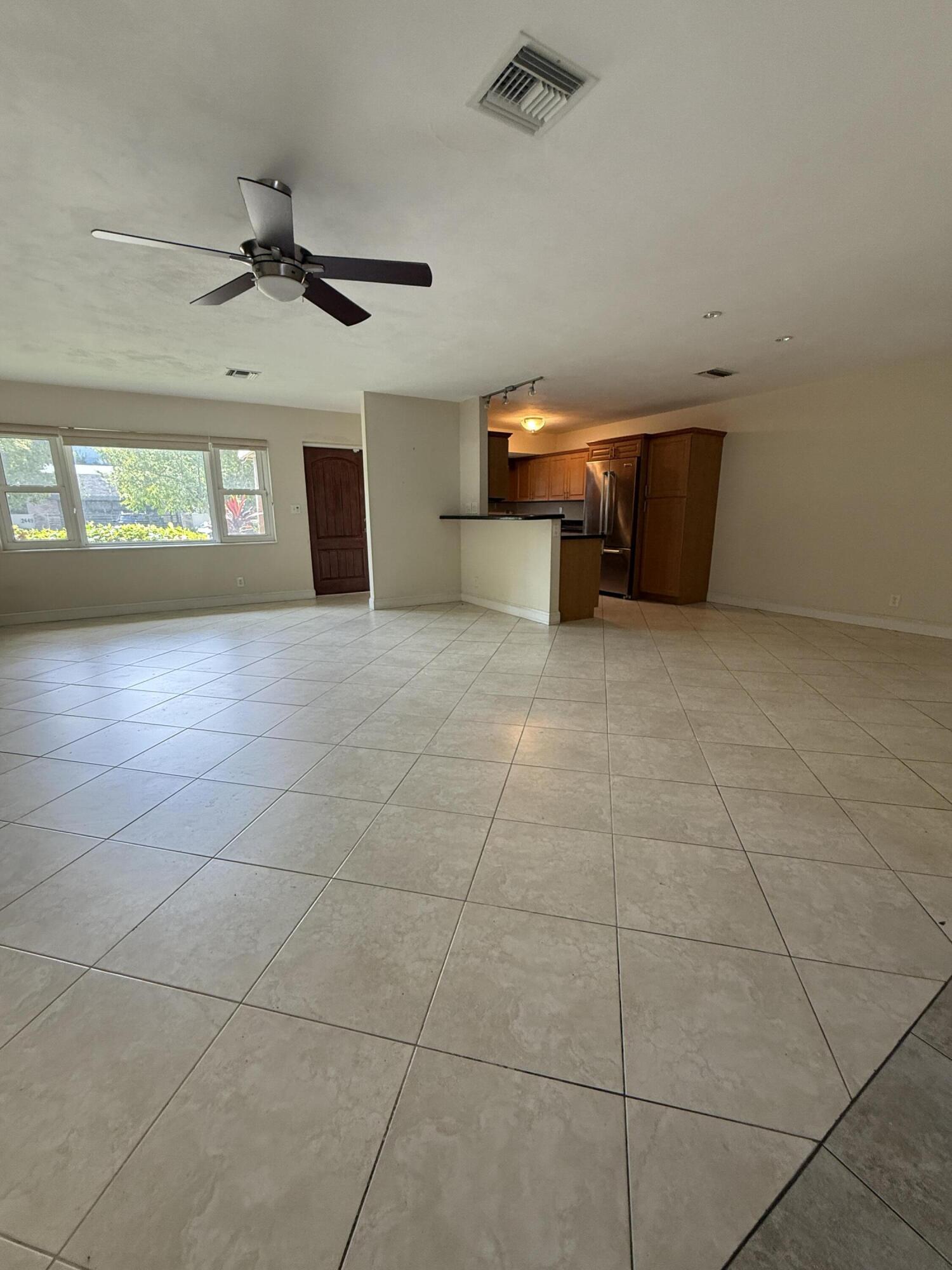 2456 Middle River Drive Property Photo 3