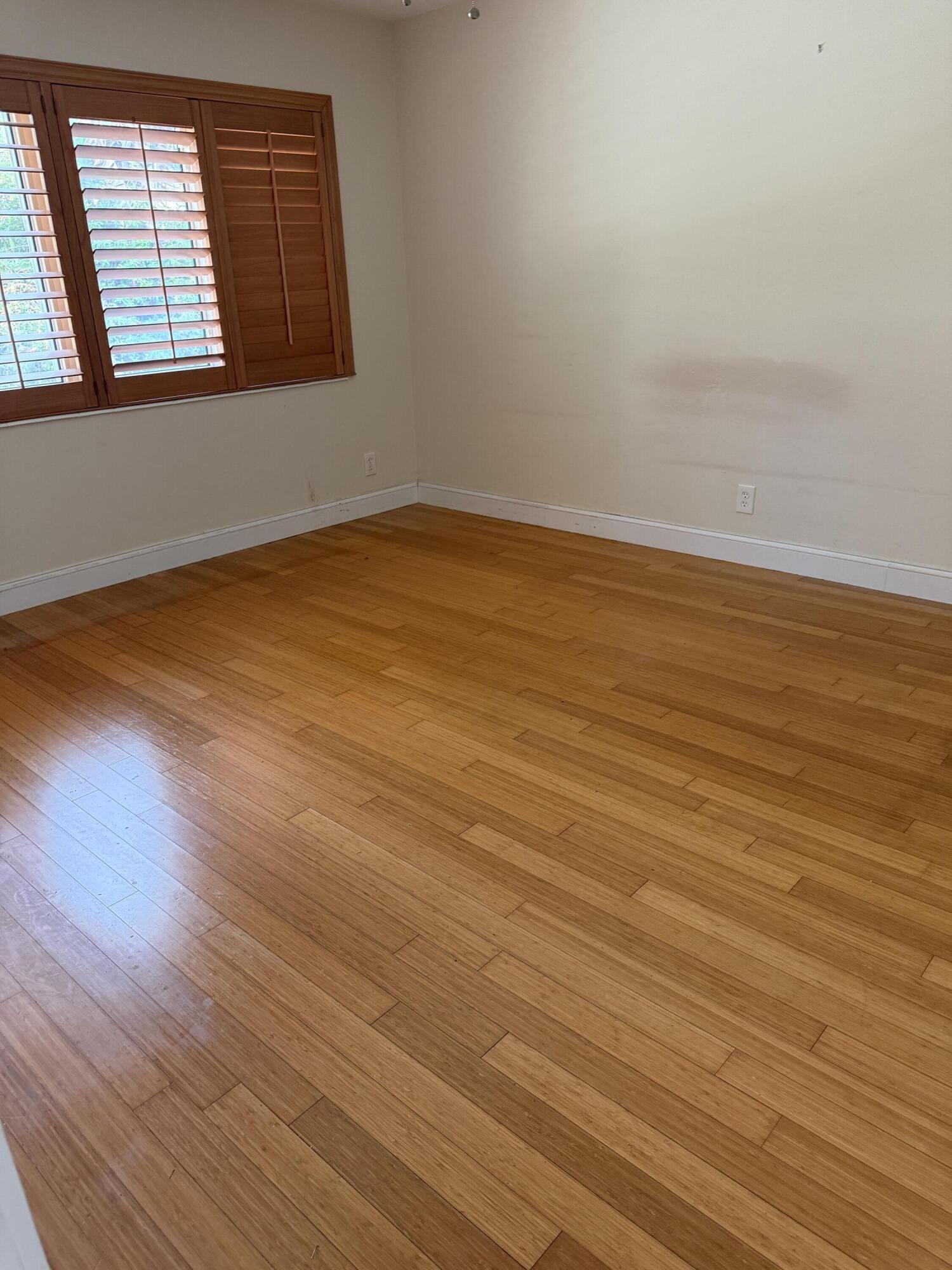 2456 Middle River Drive Property Photo 6
