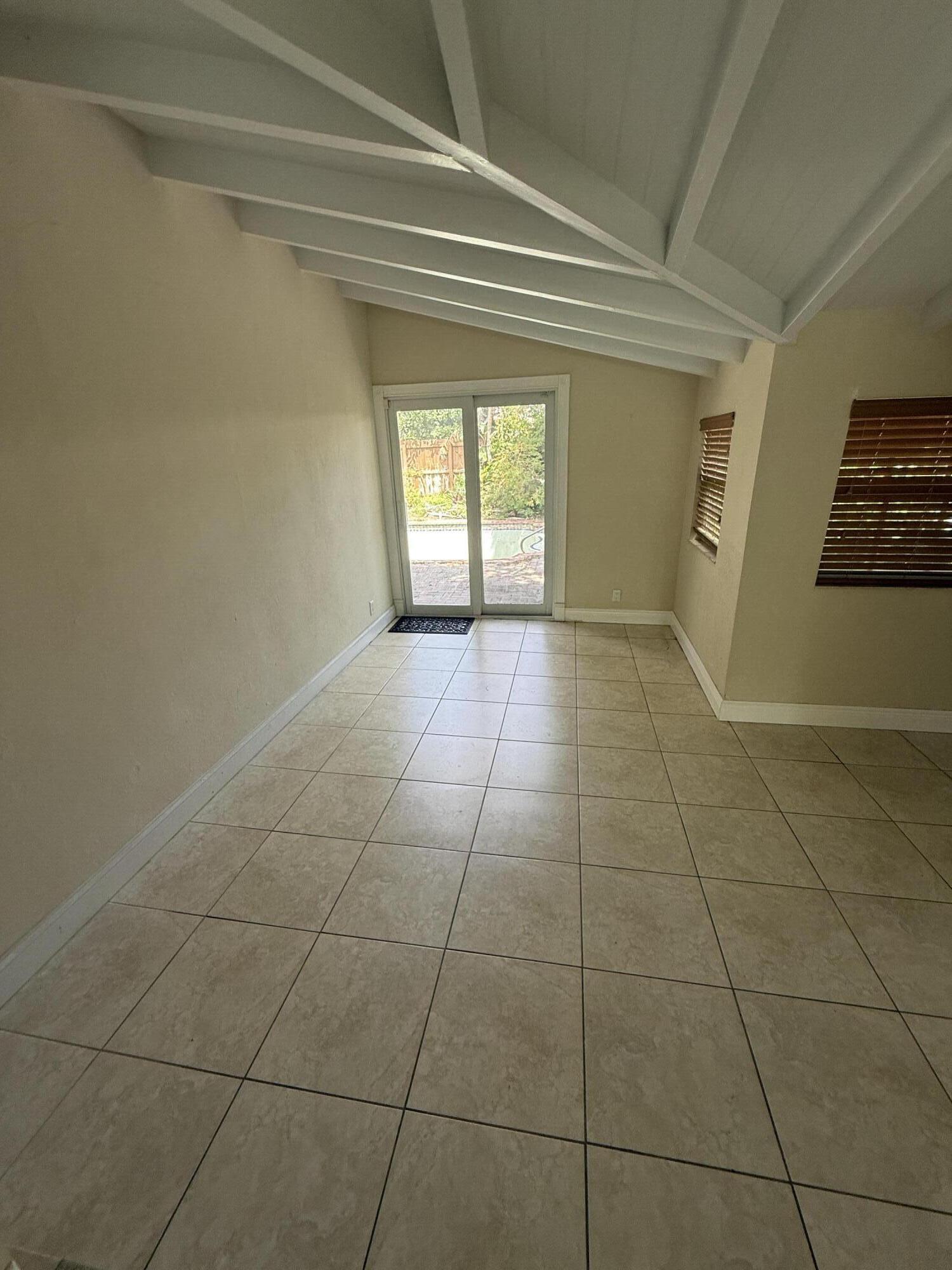 2456 Middle River Drive Property Photo 11