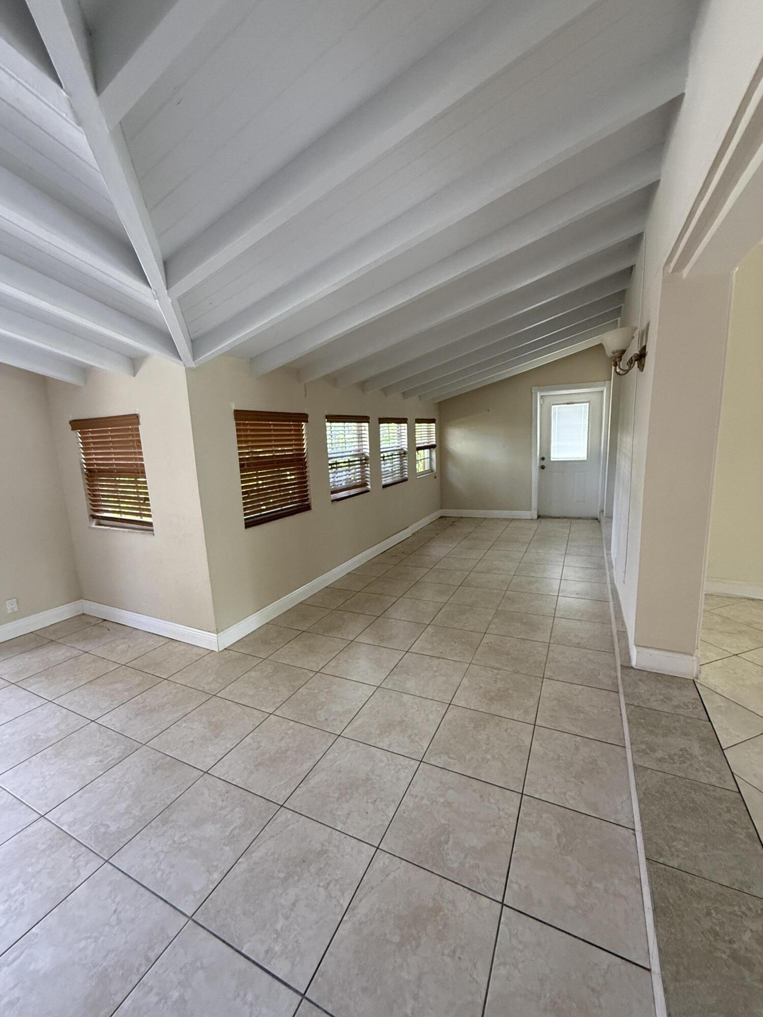 2456 Middle River Drive Property Photo 12