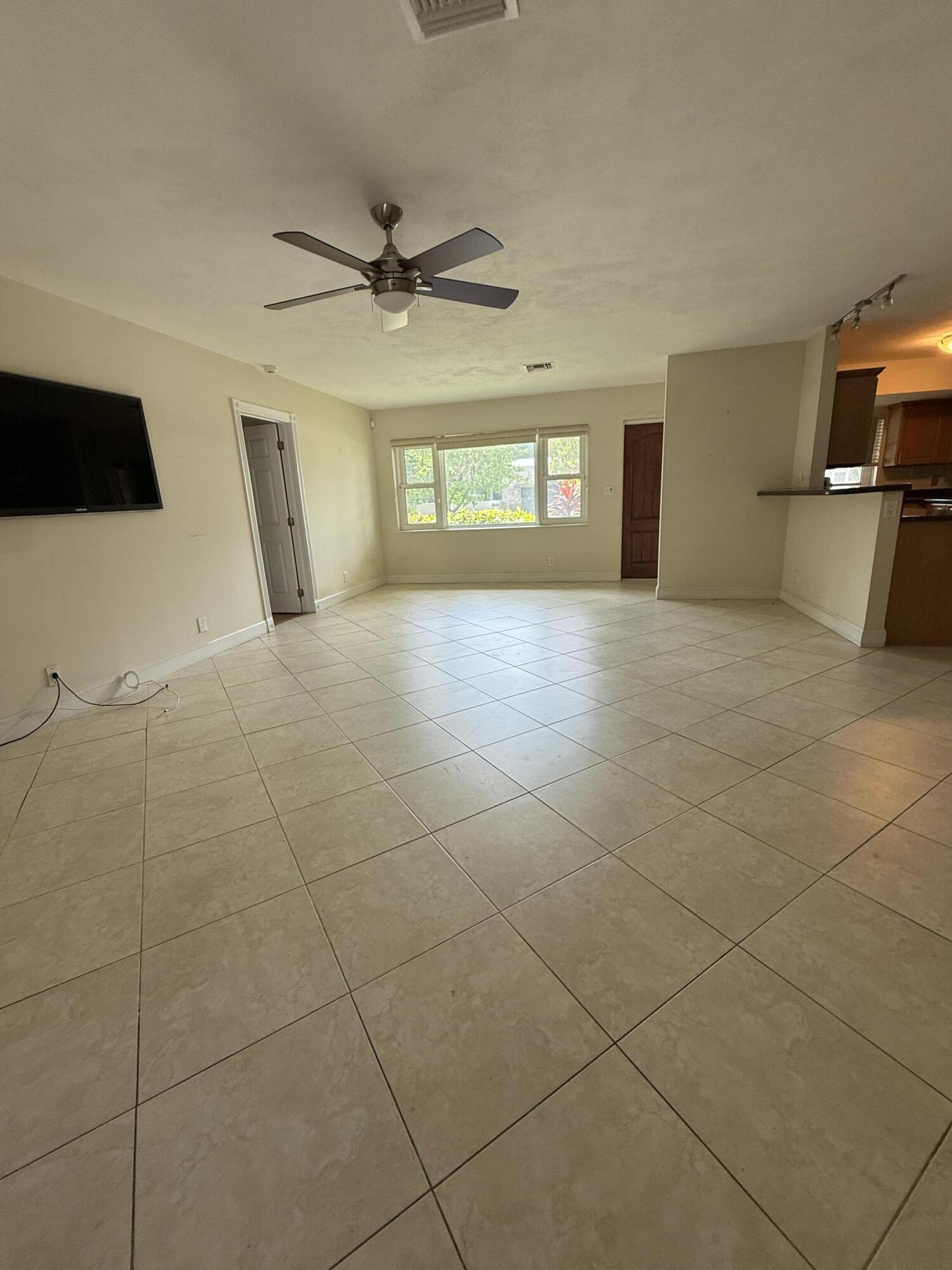 2456 Middle River Drive Property Photo 13
