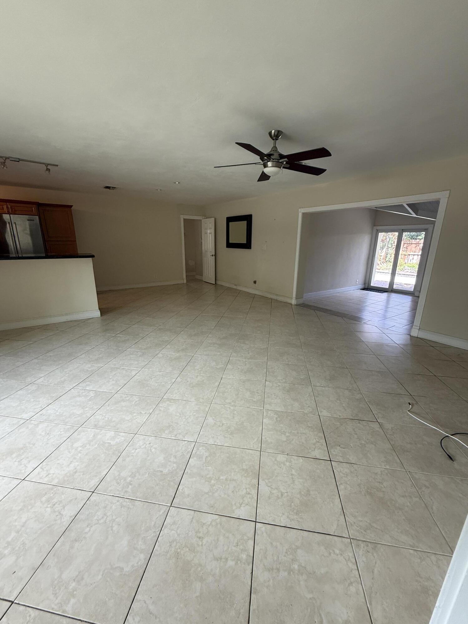 2456 Middle River Drive Property Photo 14