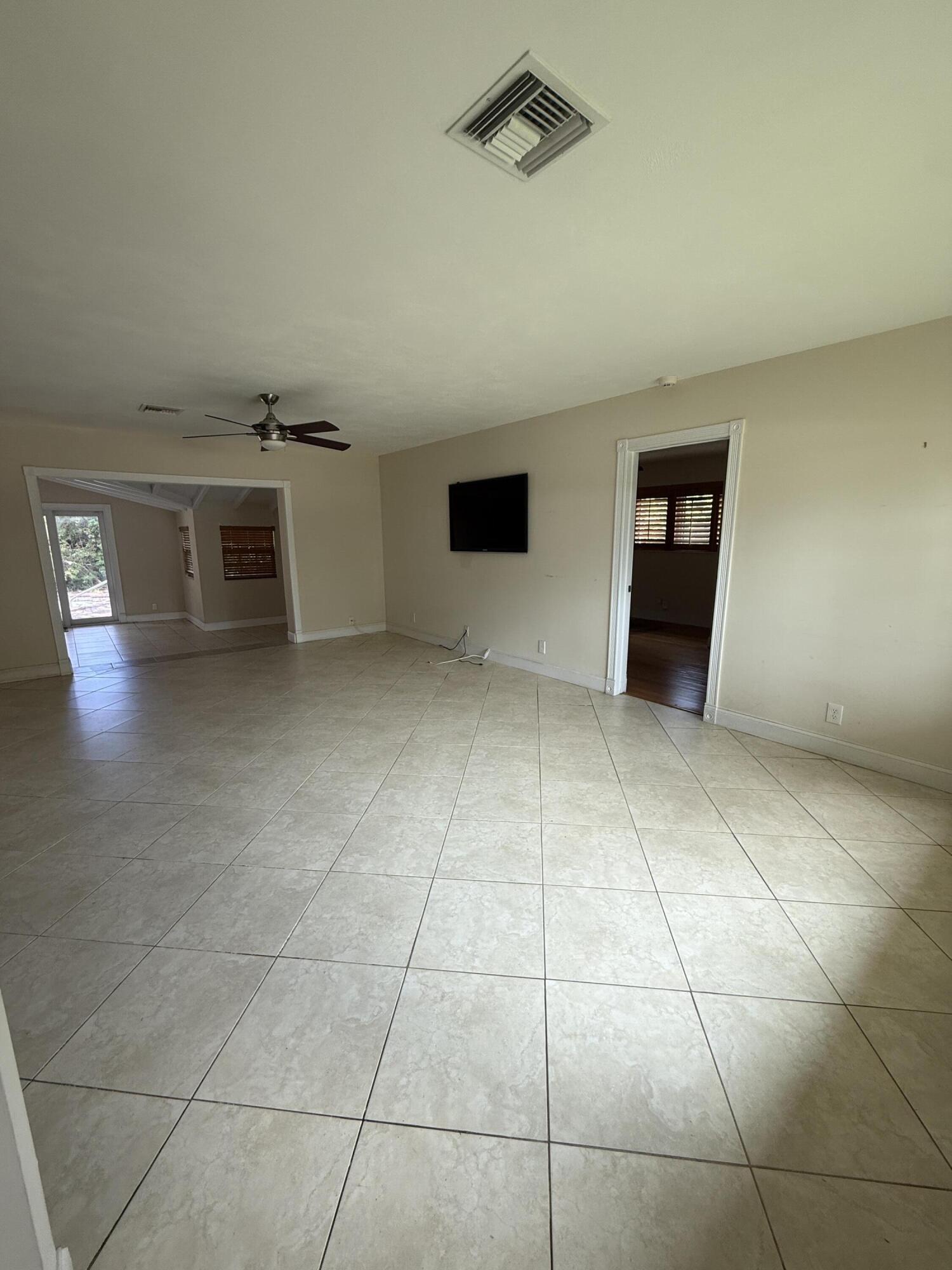 2456 Middle River Drive Property Photo 16