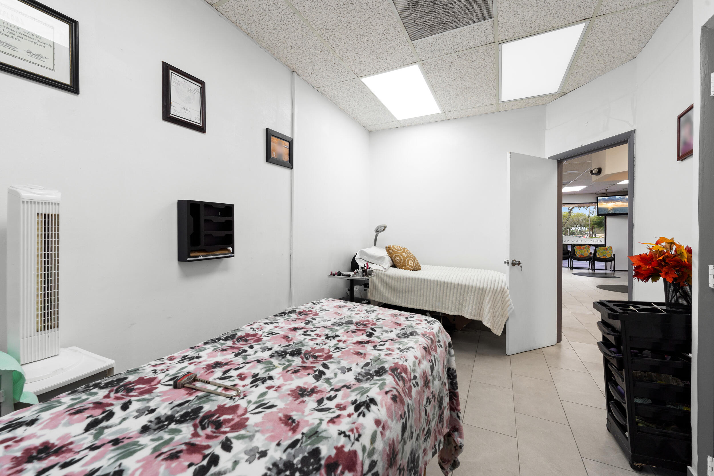 4608 South Jog Road Property Photo 14