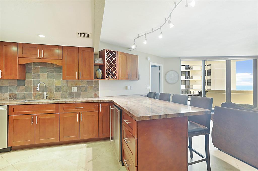 2800 N Ocean Drive B-9d Property Photo 10