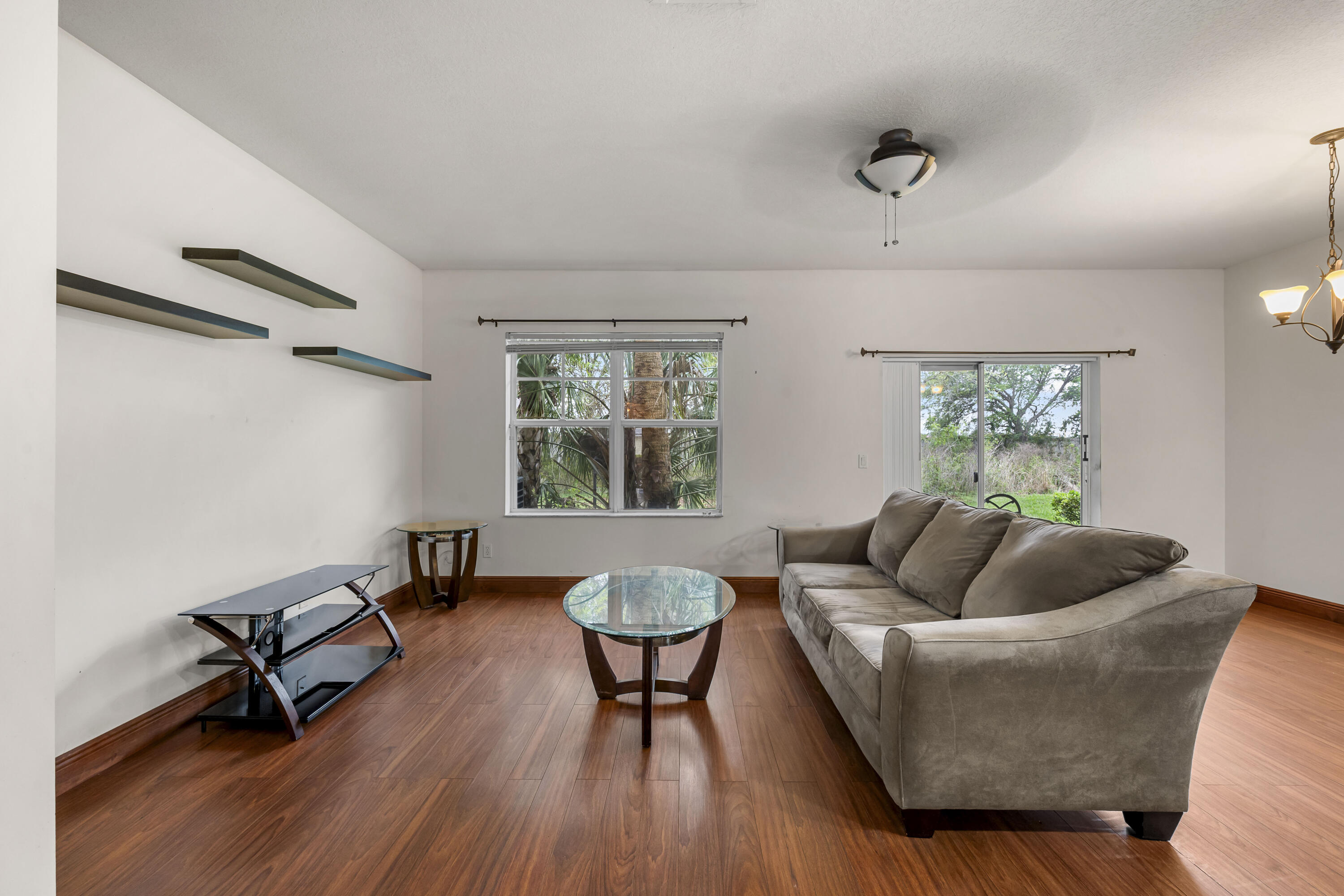 2545 Creekside Drive Property Photo 4