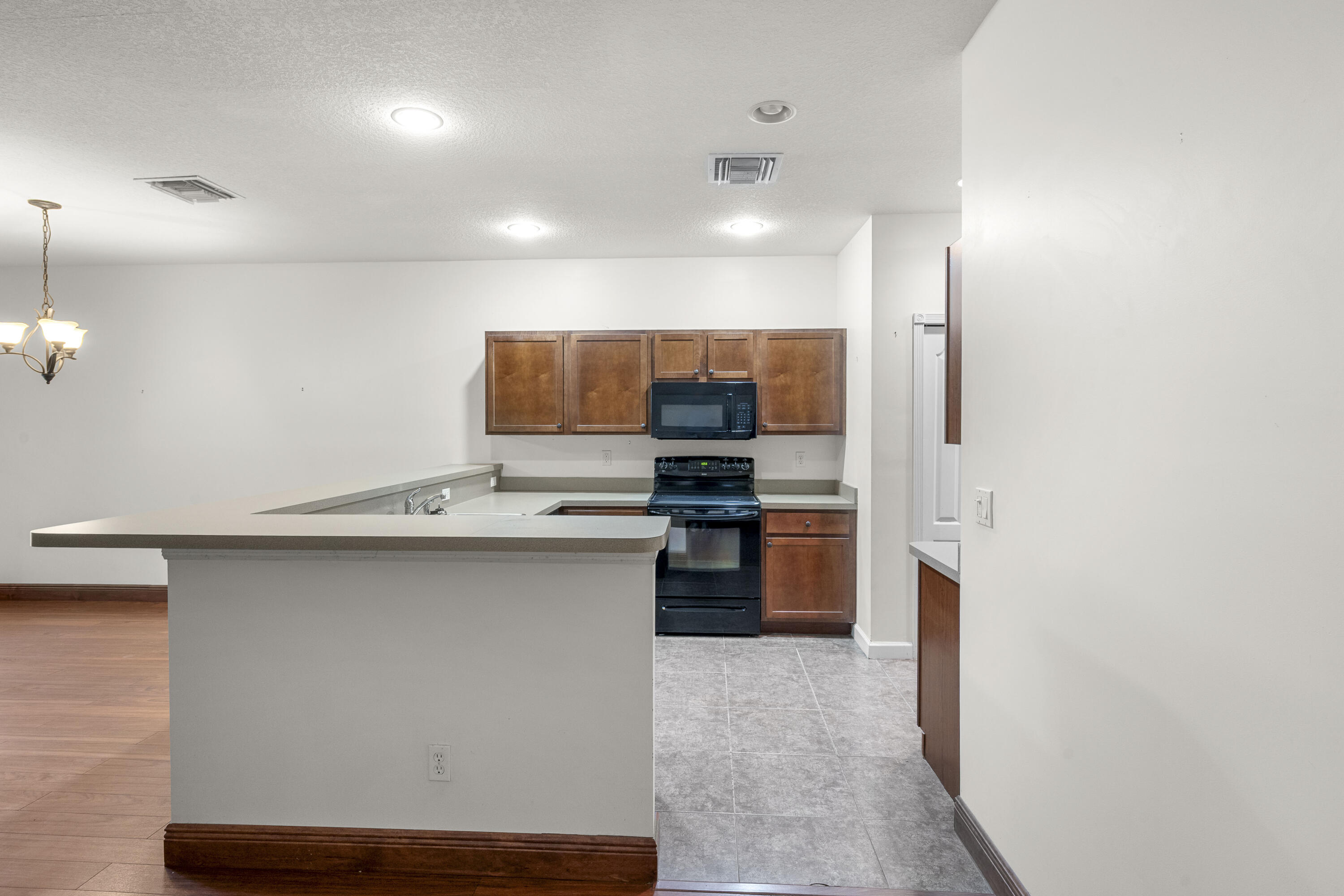 2545 Creekside Drive Property Photo 9