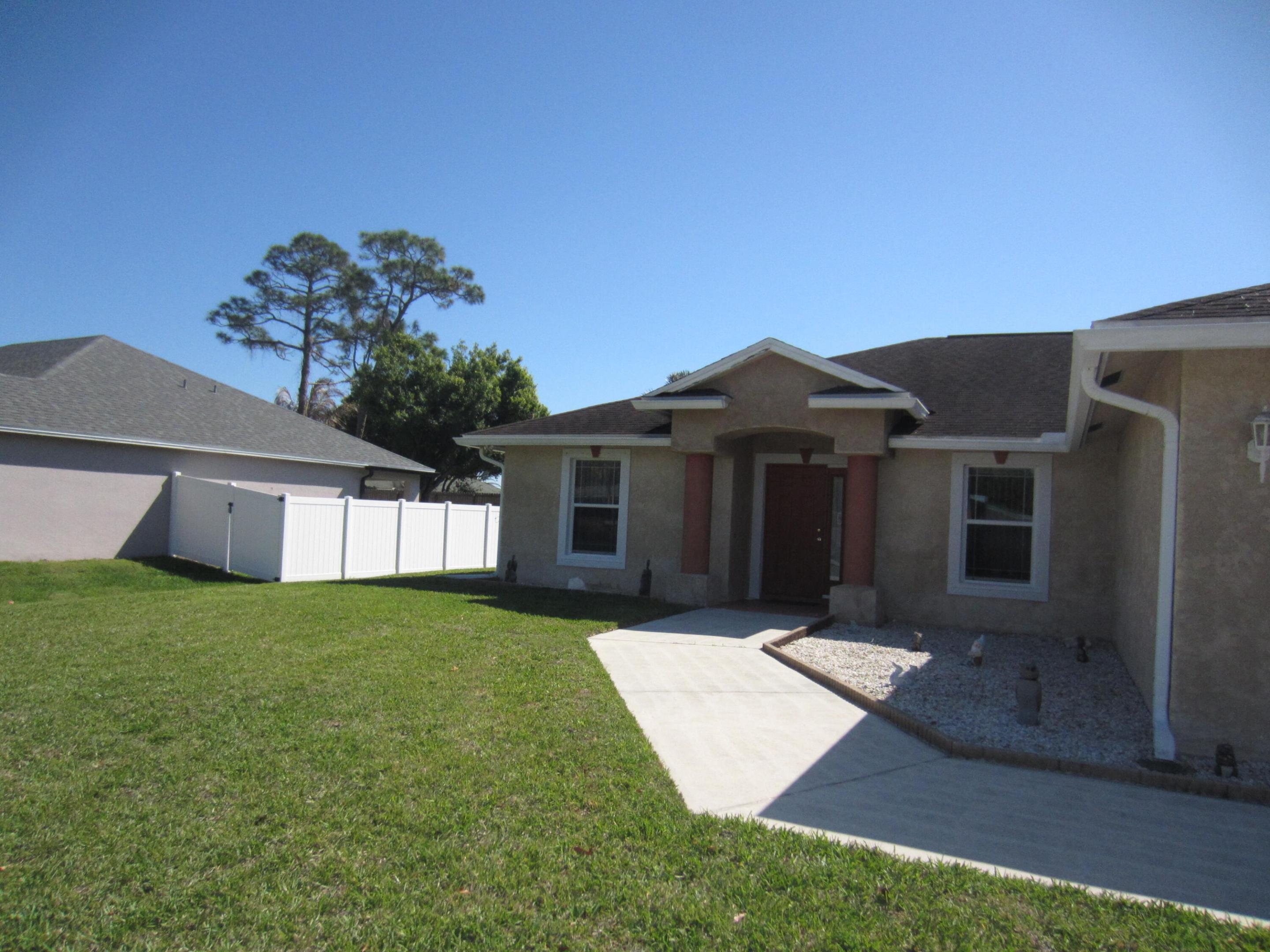 4702 Seagrape Drive Property Photo 2