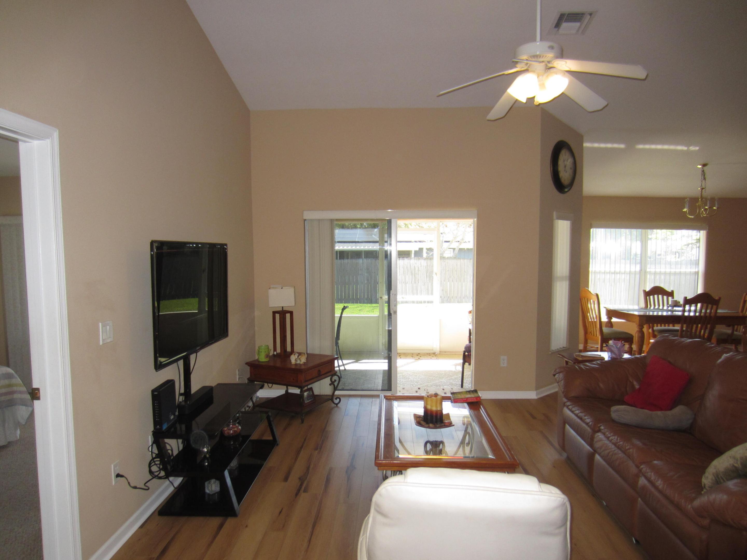 4702 Seagrape Drive Property Photo 4