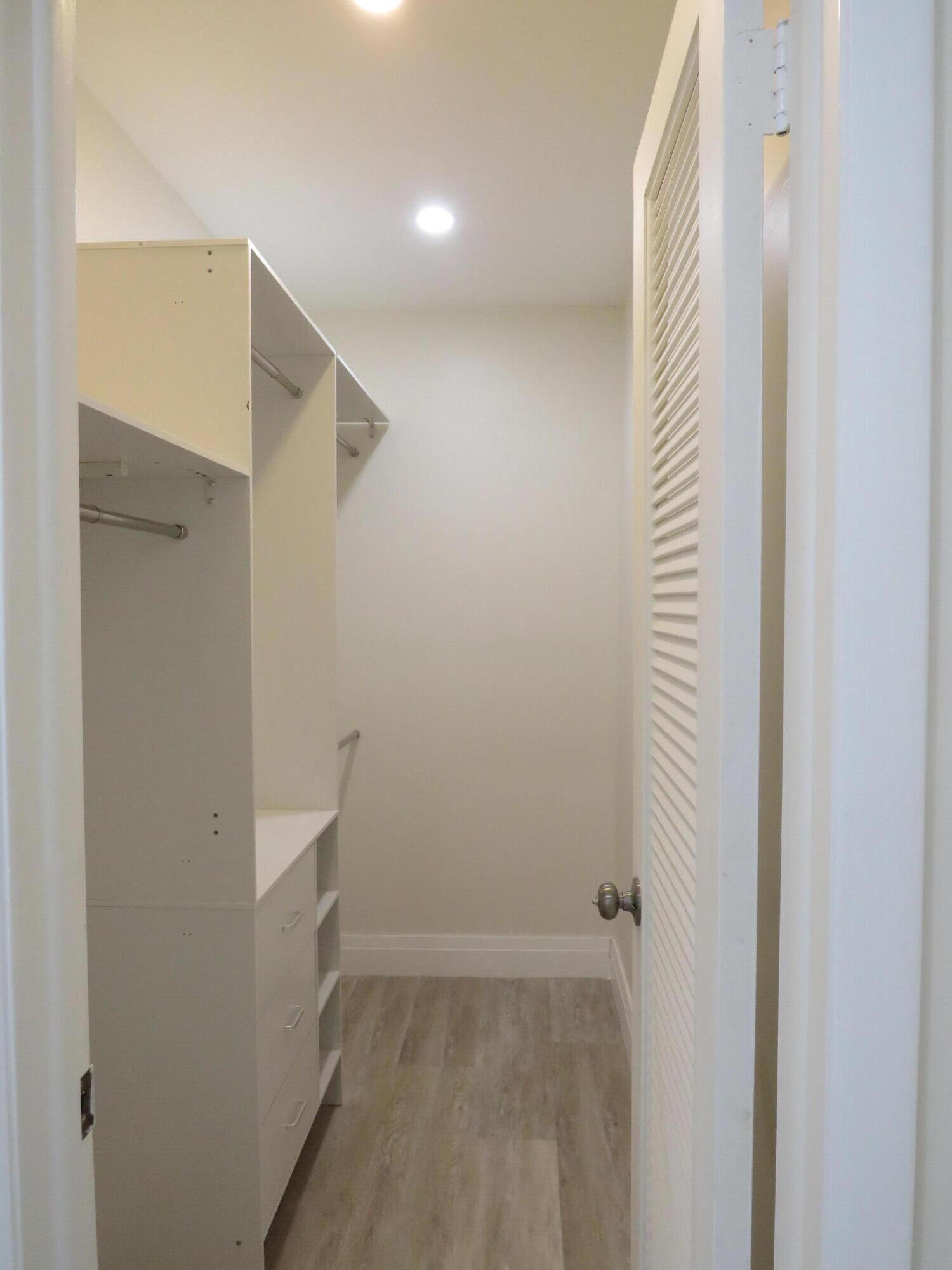 557 Burgundy L Property Photo 15