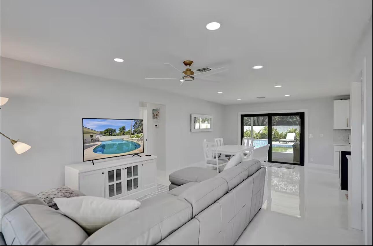 521 Curlew Road Property Photo 8
