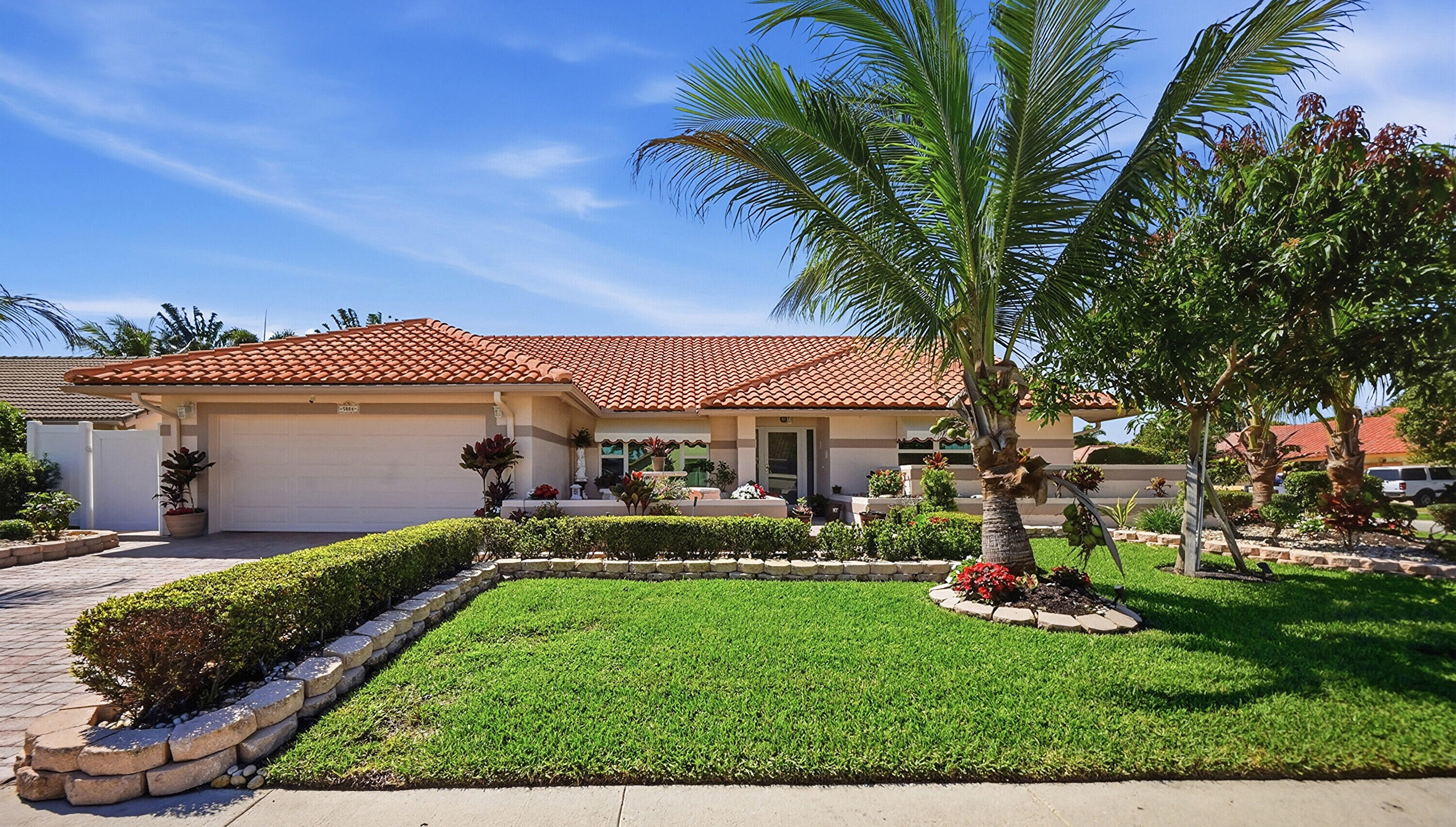 5884 Laurel Green Circle Property Photo 1