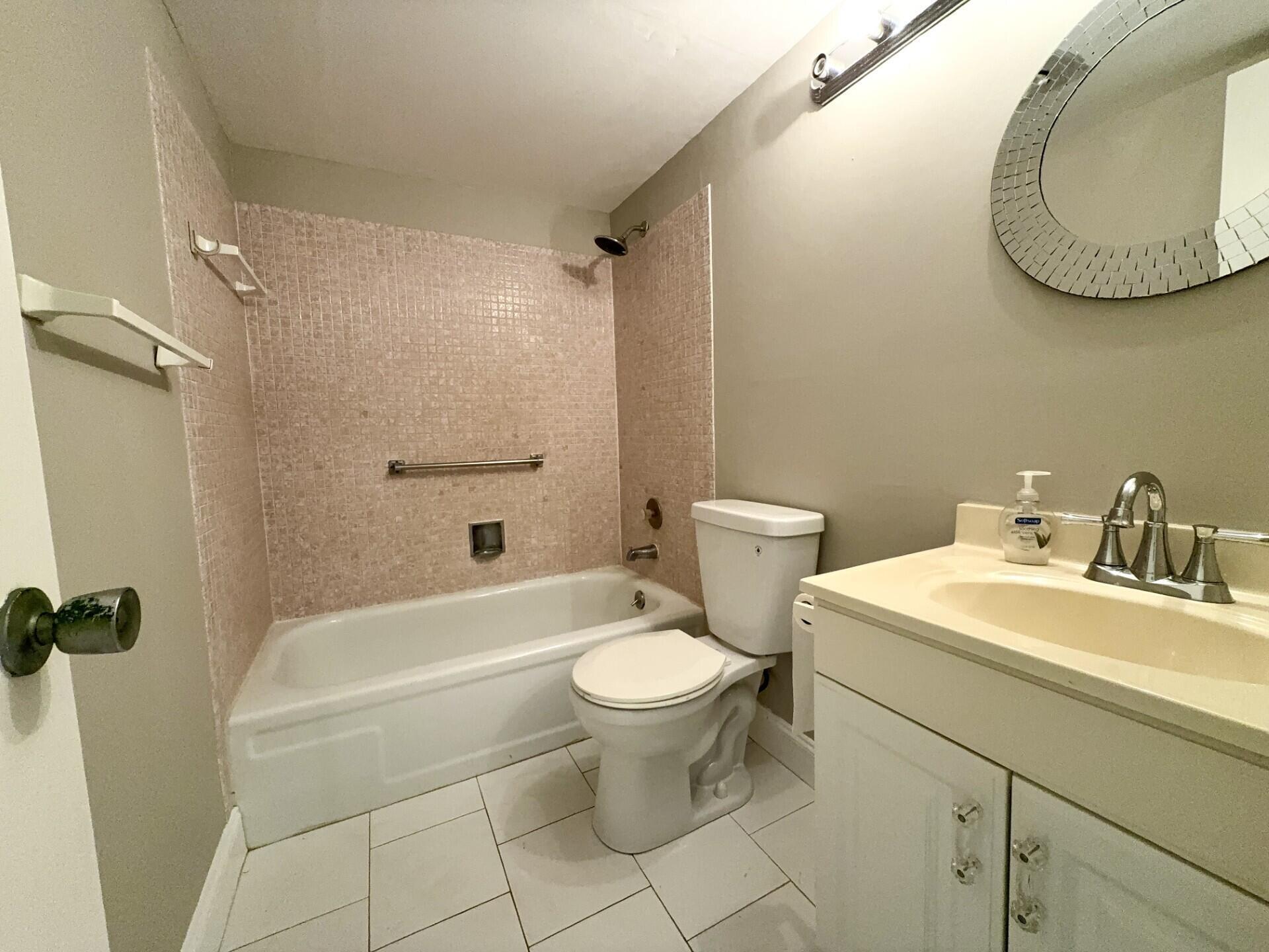 166 Sussex I Property Photo 6