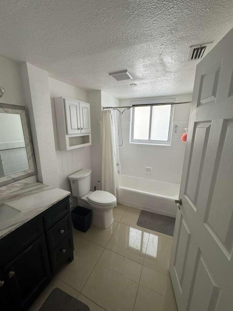 1001 S Riverside Drive 104 Property Photo 3