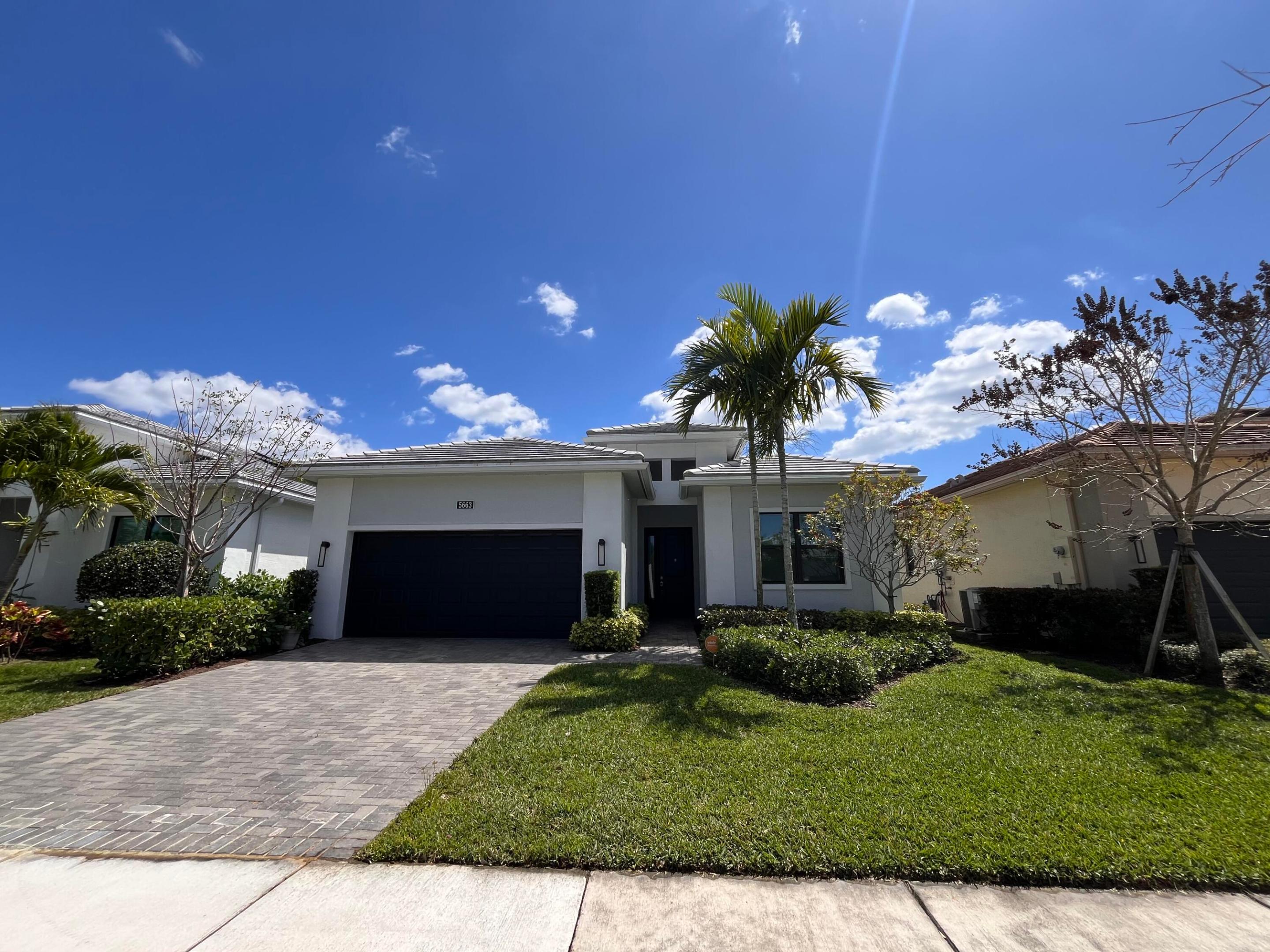 5663 Saint Armands Way Property Photo 1